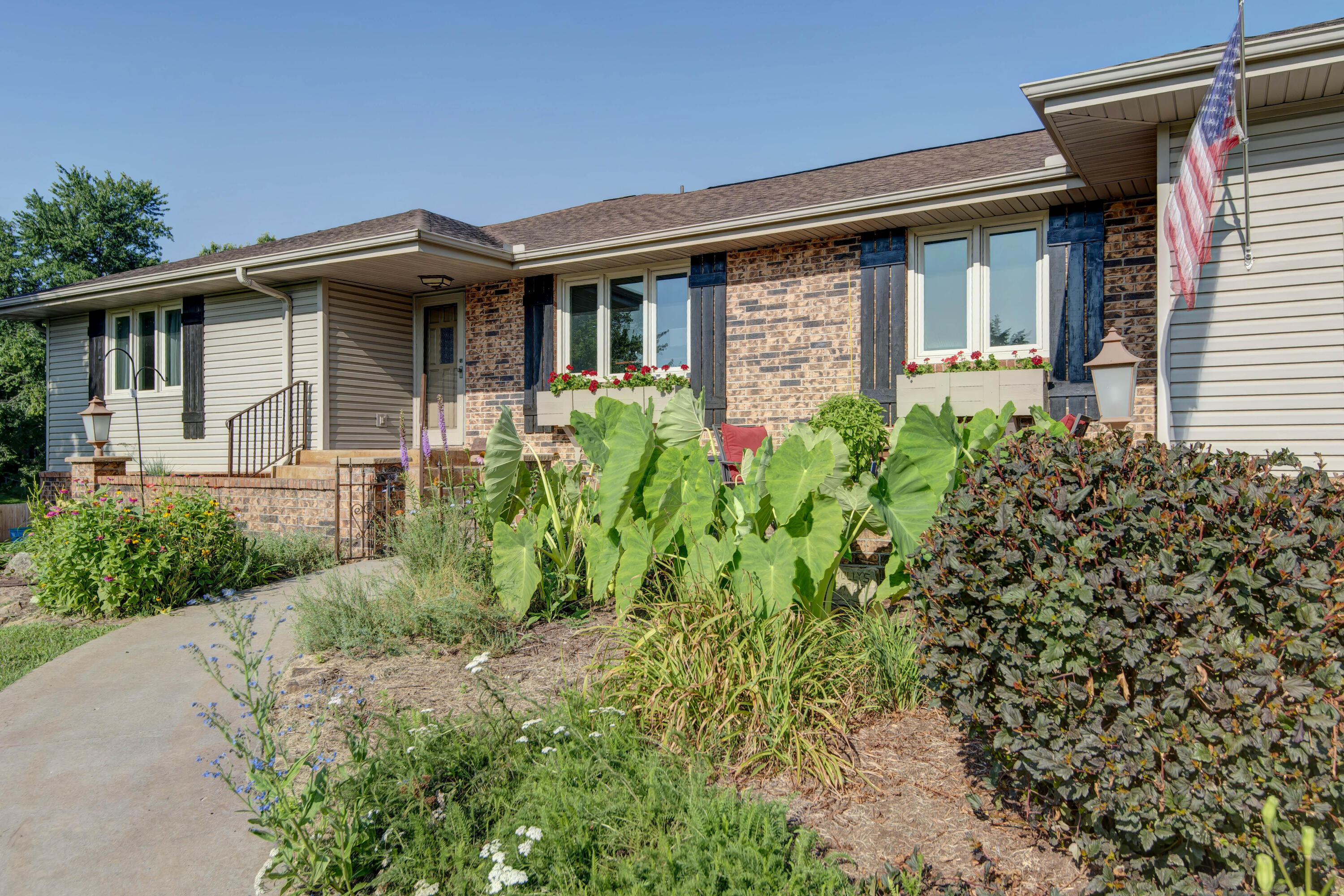 1433 South Charing Road Property Photo 2