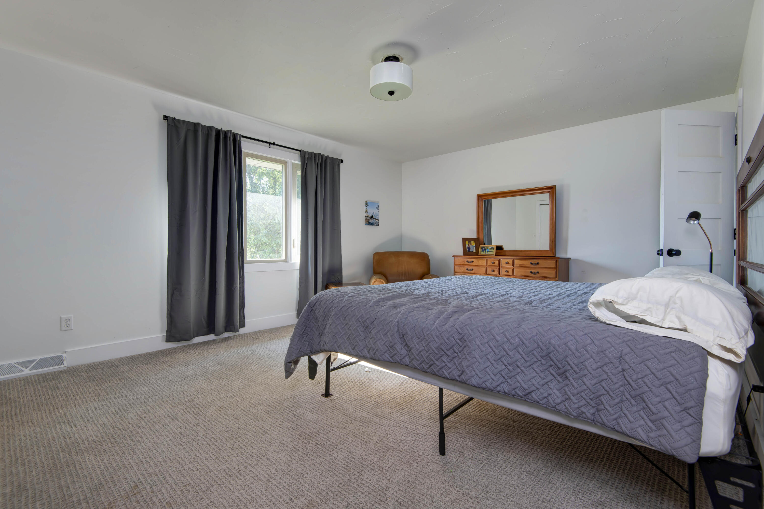 1433 South Charing Road Property Photo 12