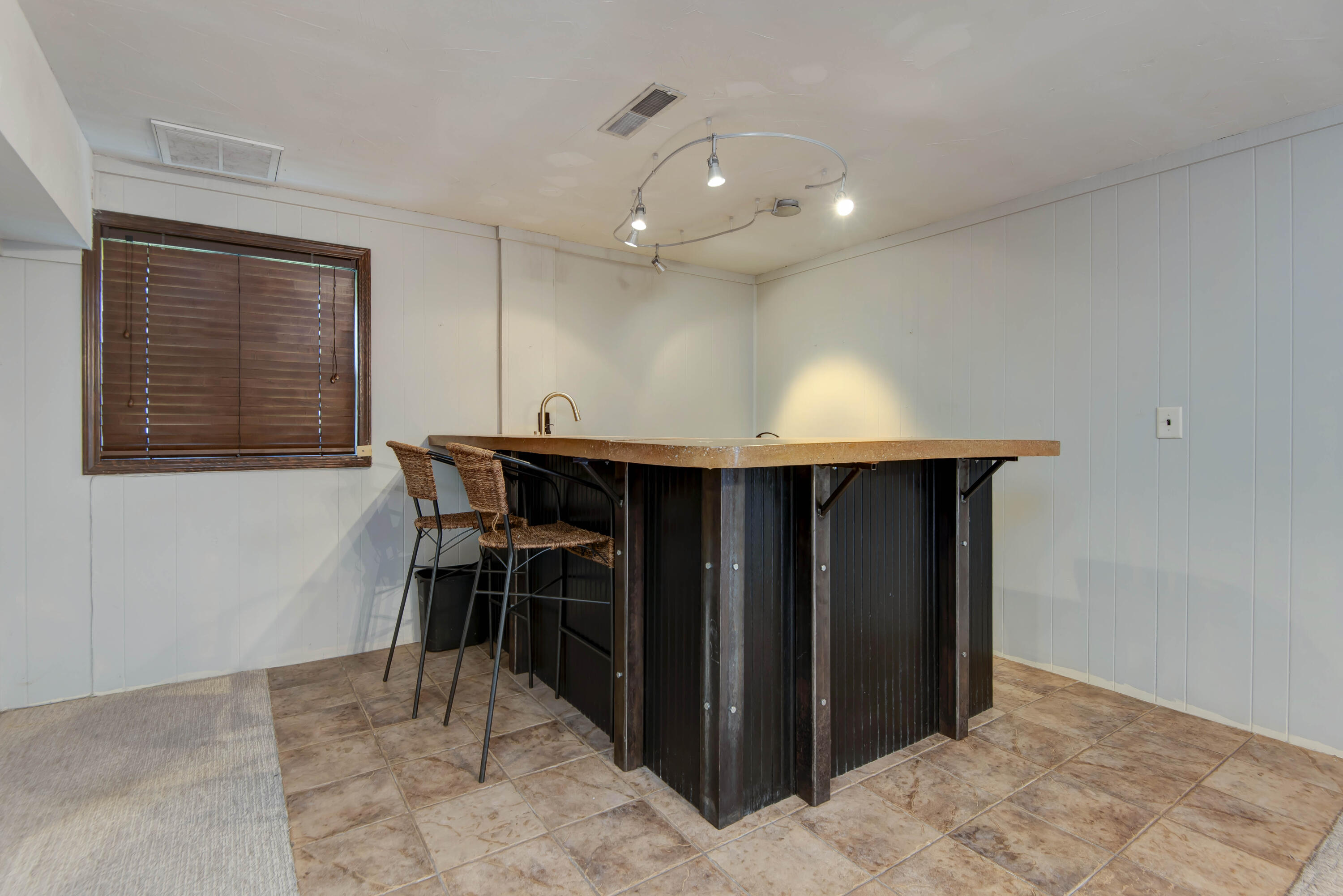 1433 South Charing Road Property Photo 24