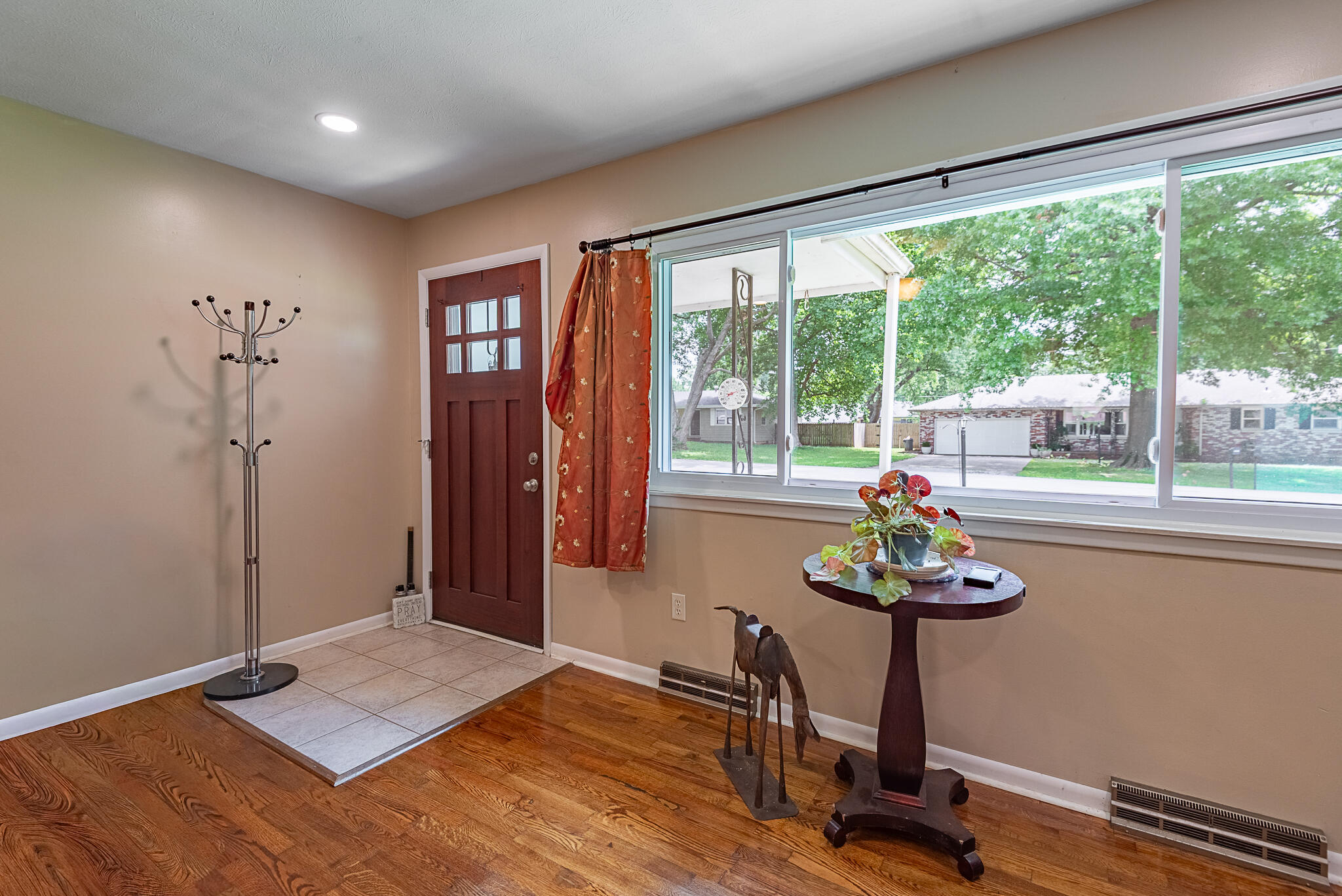 405 Watson Street Property Photo 4