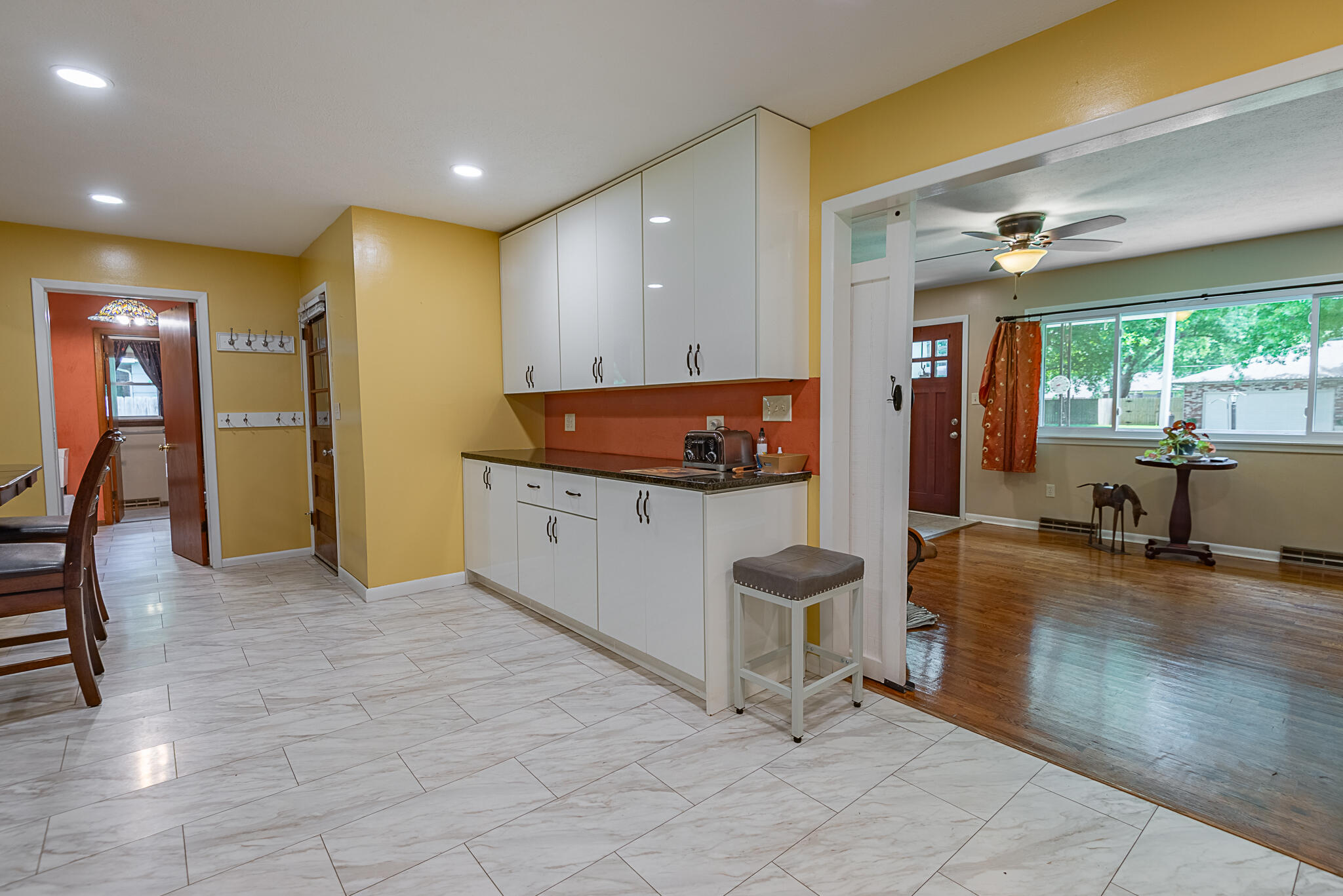 405 Watson Street Property Photo 8