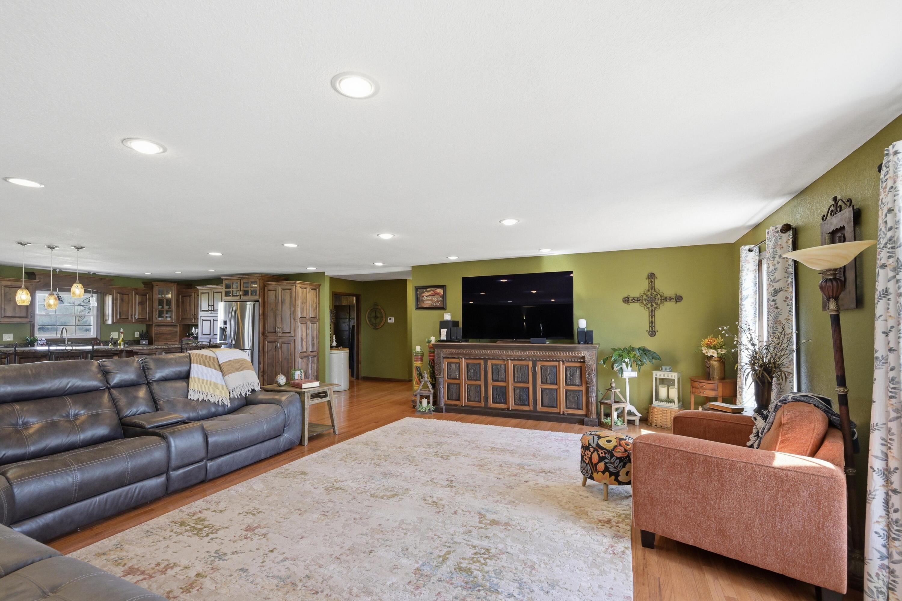 9609 Base Line Boulevard Property Photo 7