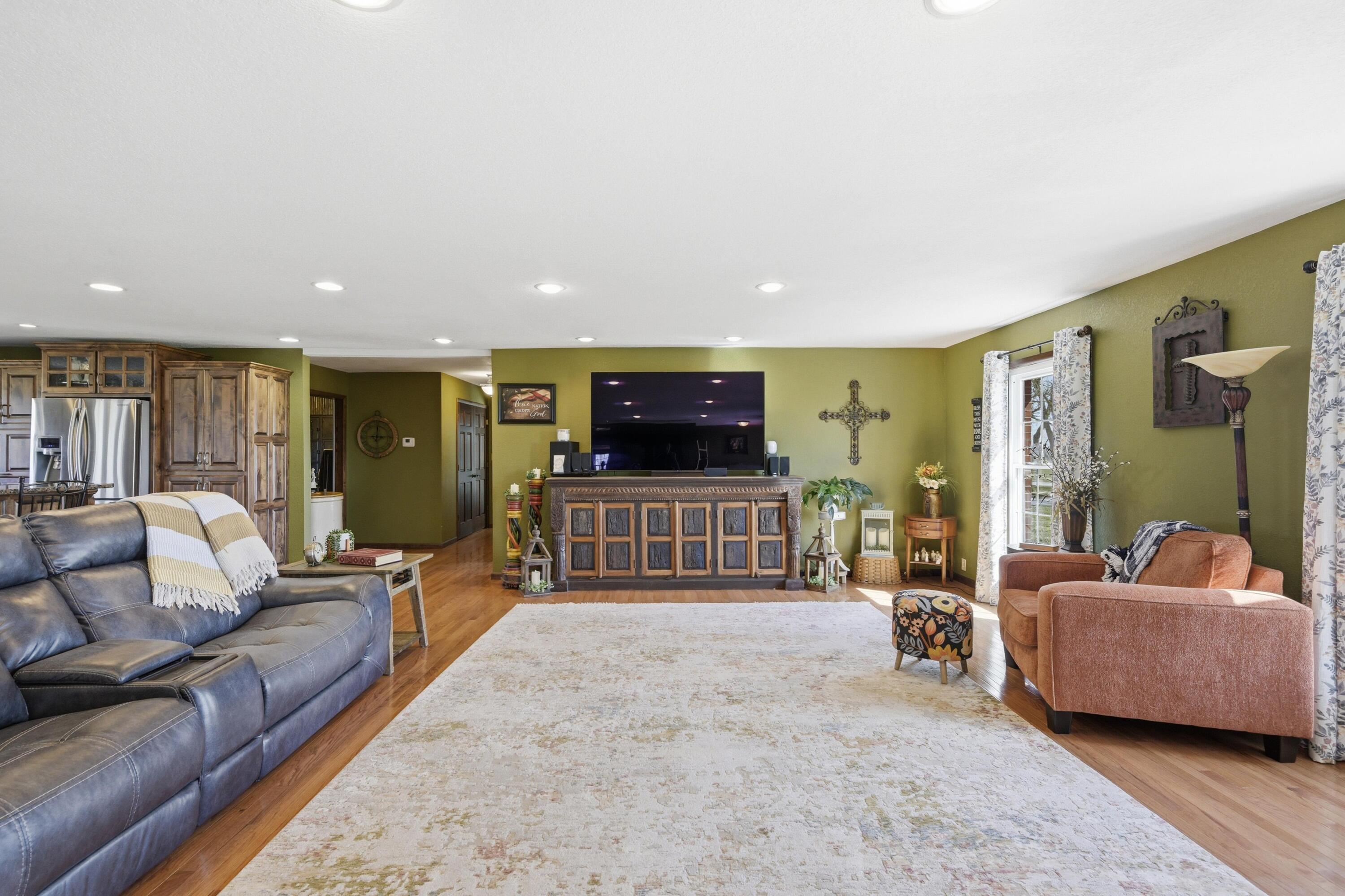9609 Base Line Boulevard Property Photo 8