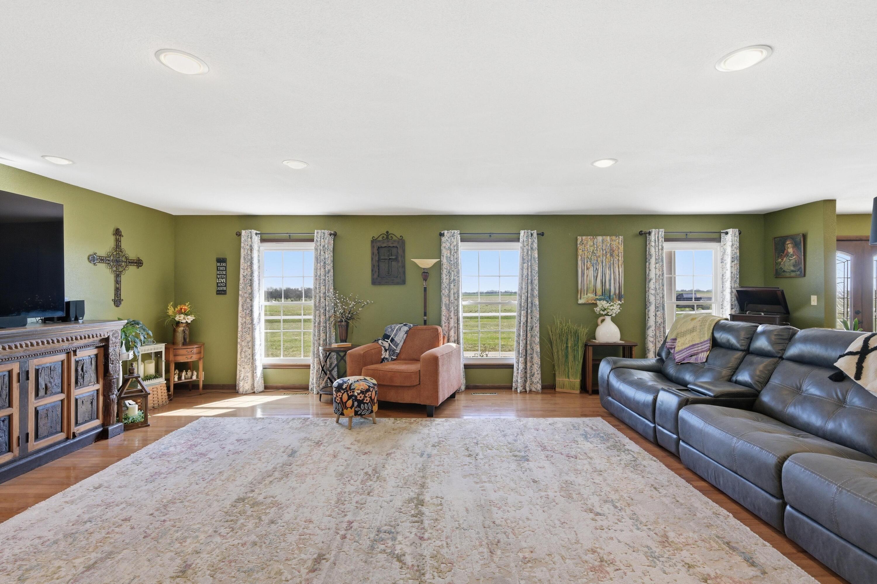 9609 Base Line Boulevard Property Photo 9