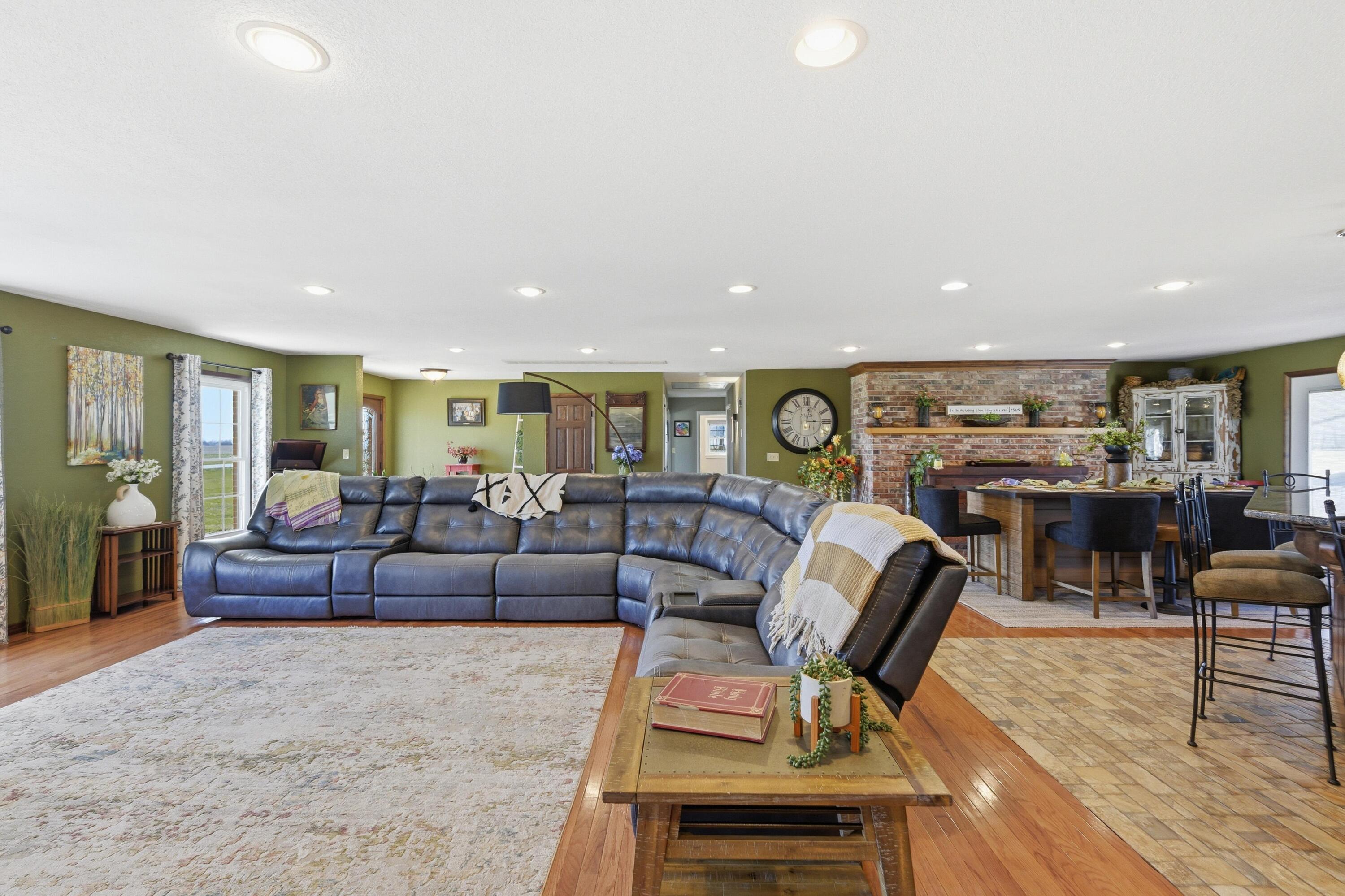 9609 Base Line Boulevard Property Photo 10