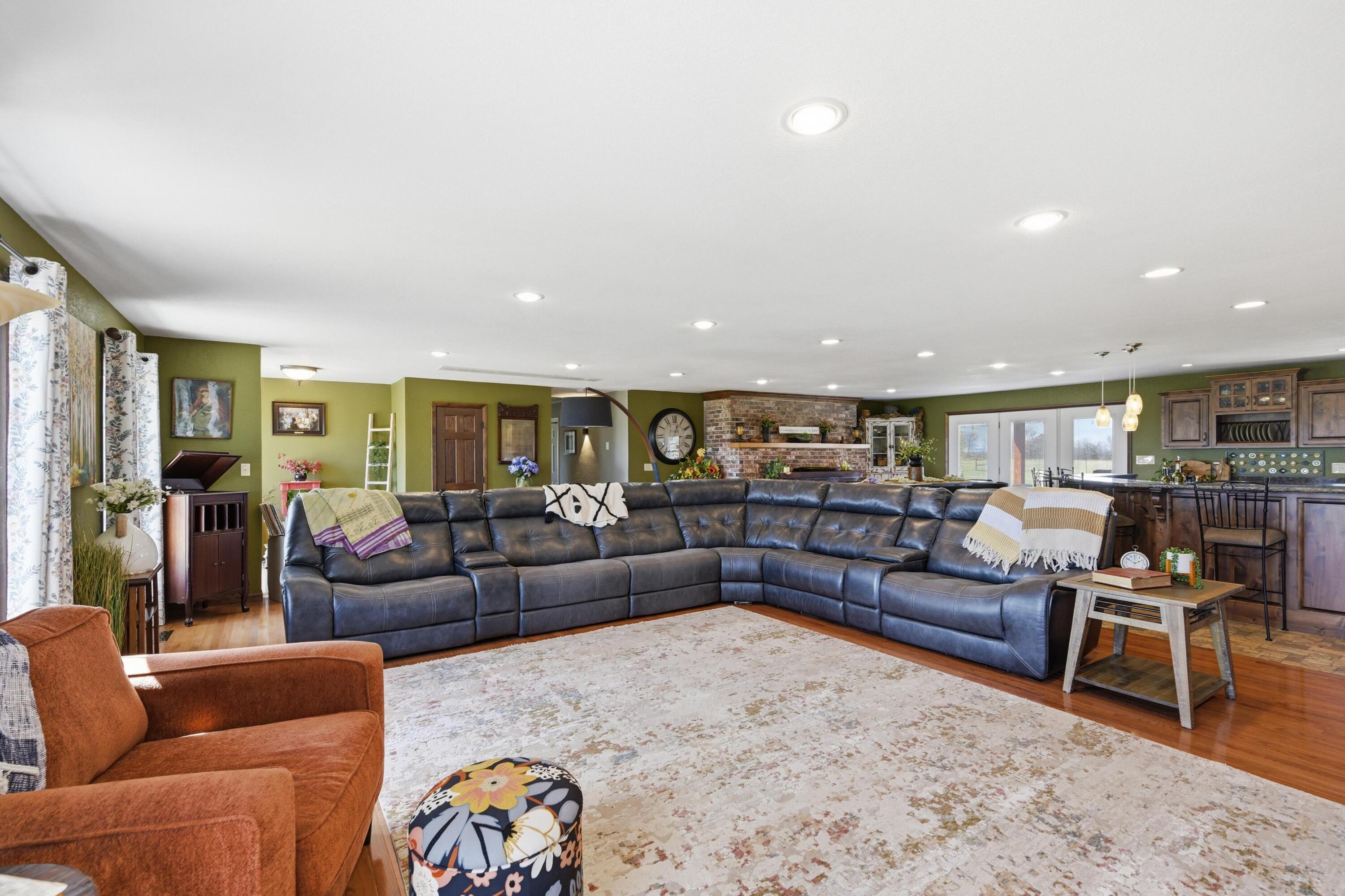 9609 Base Line Boulevard Property Photo 11