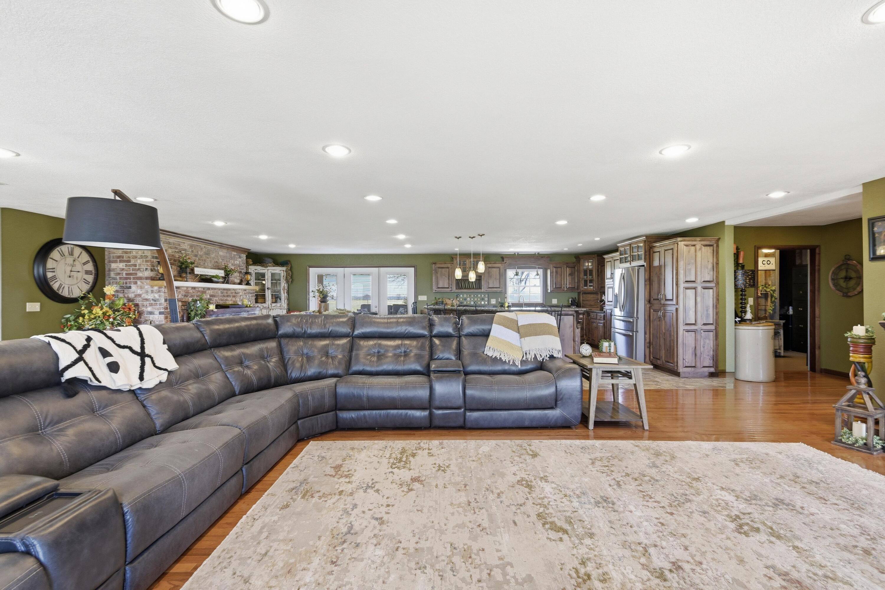 9609 Base Line Boulevard Property Photo 12