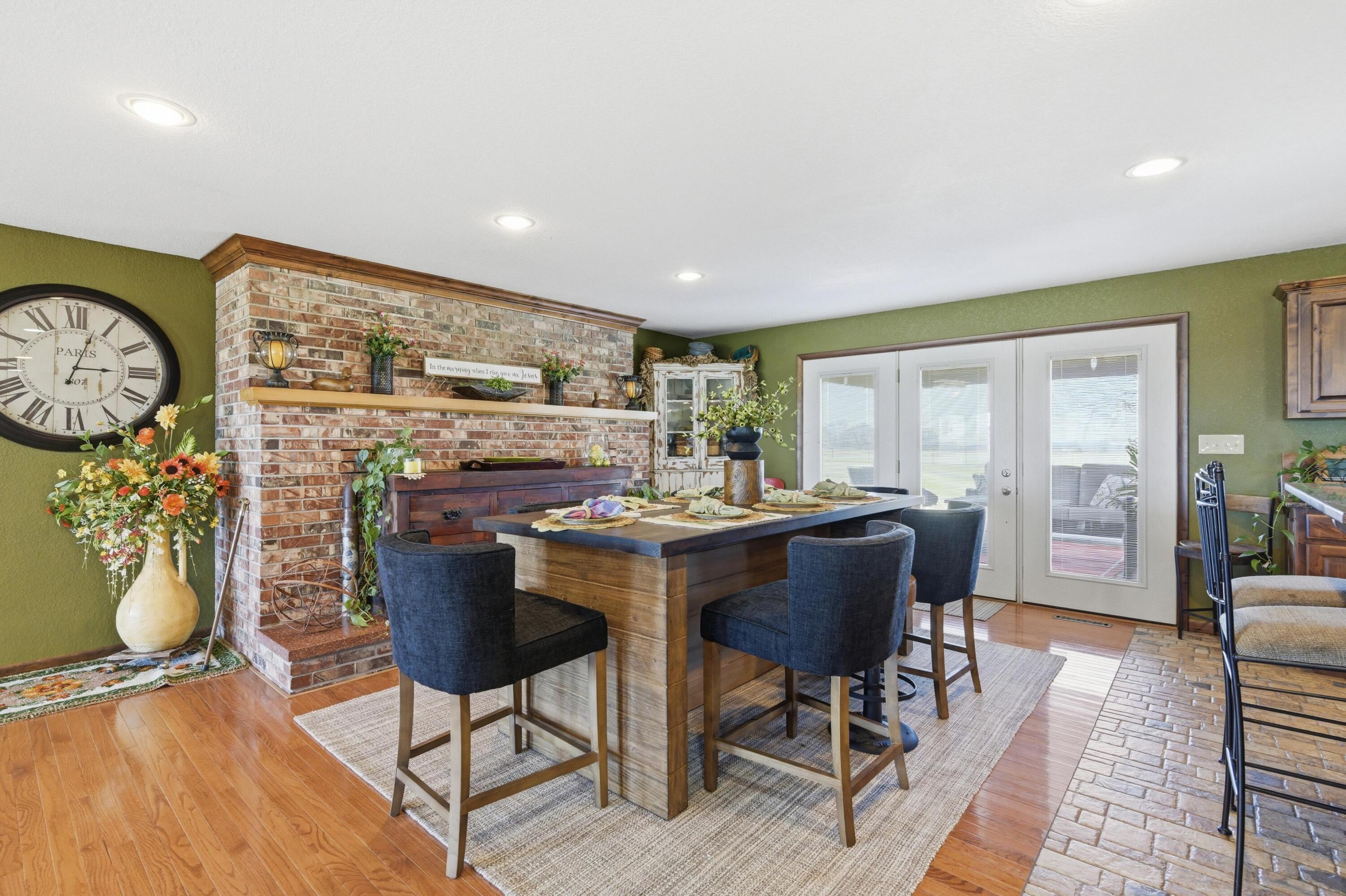 9609 Base Line Boulevard Property Photo 14