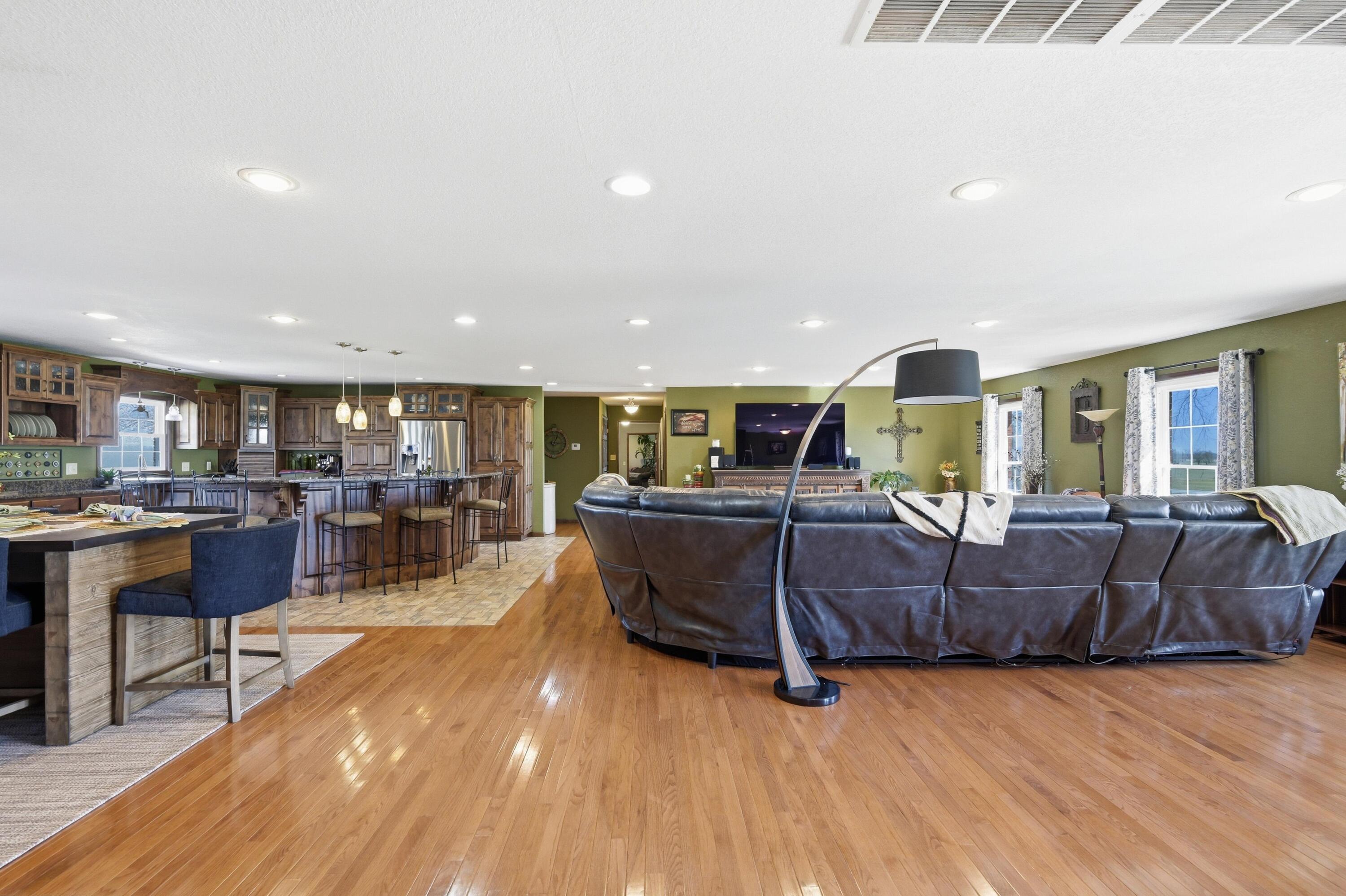 9609 Base Line Boulevard Property Photo 22