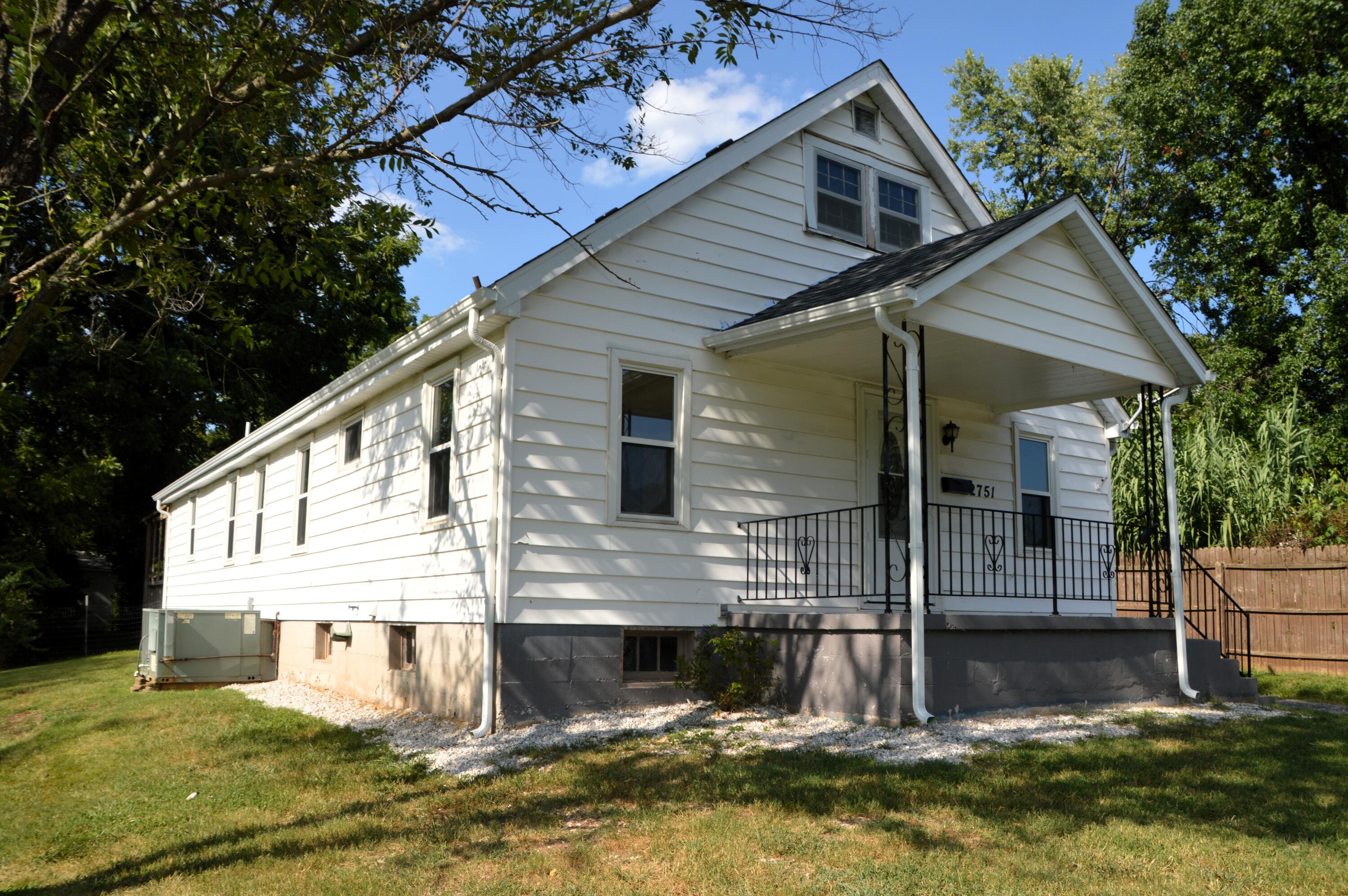 2751 West Walnut Street Property Photo 2