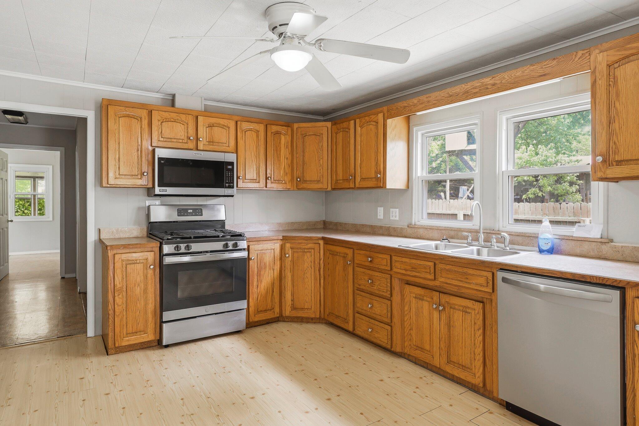 2751 West Walnut Street Property Photo 4