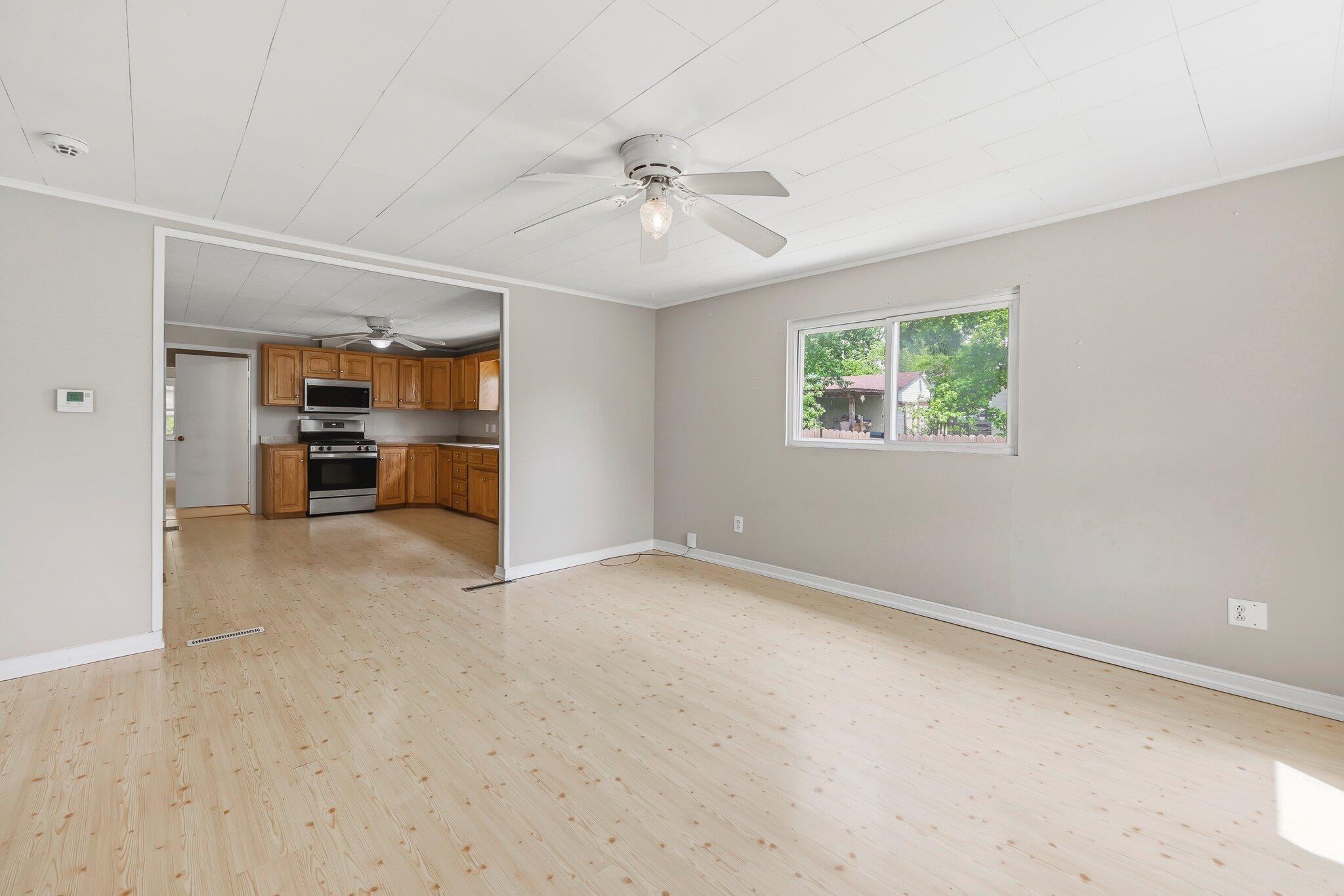 2751 West Walnut Street Property Photo 5