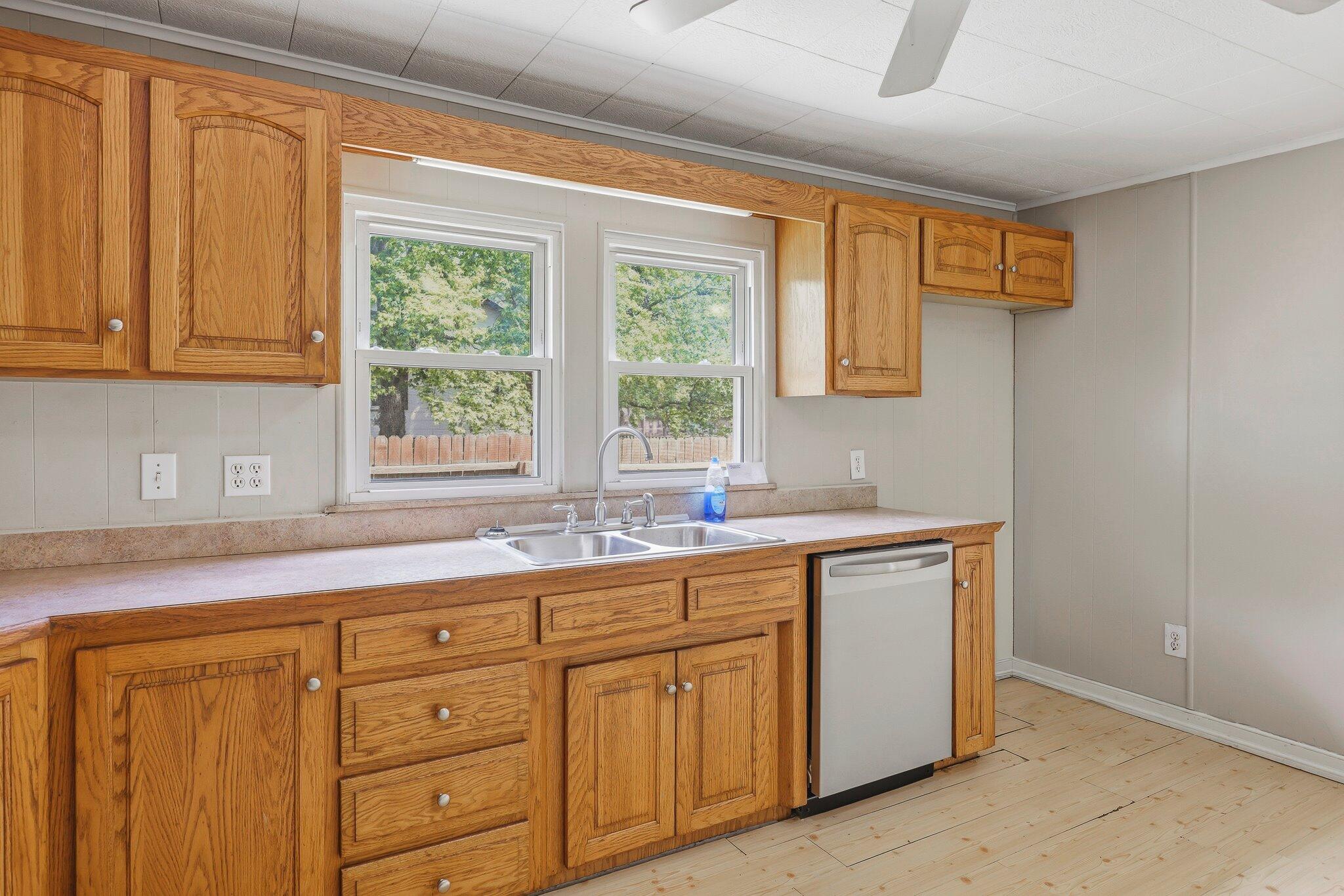 2751 West Walnut Street Property Photo 12