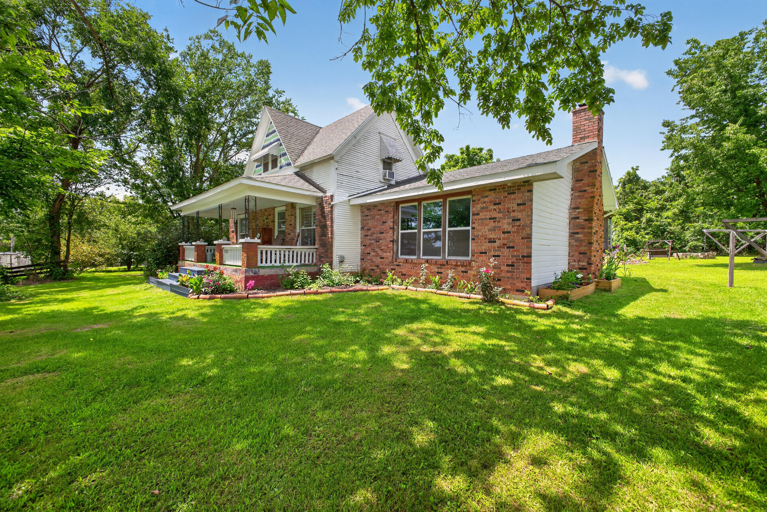 949 Long State Highway Y Property Photo 1