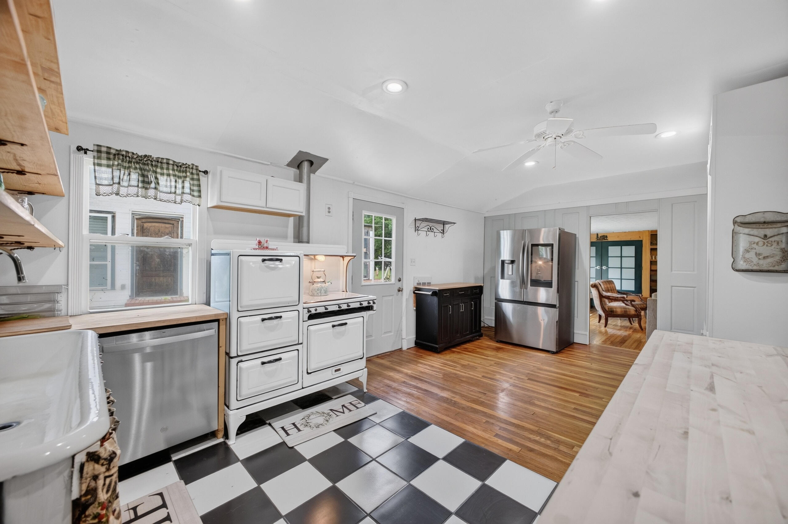 949 Long State Highway Y Property Photo 16