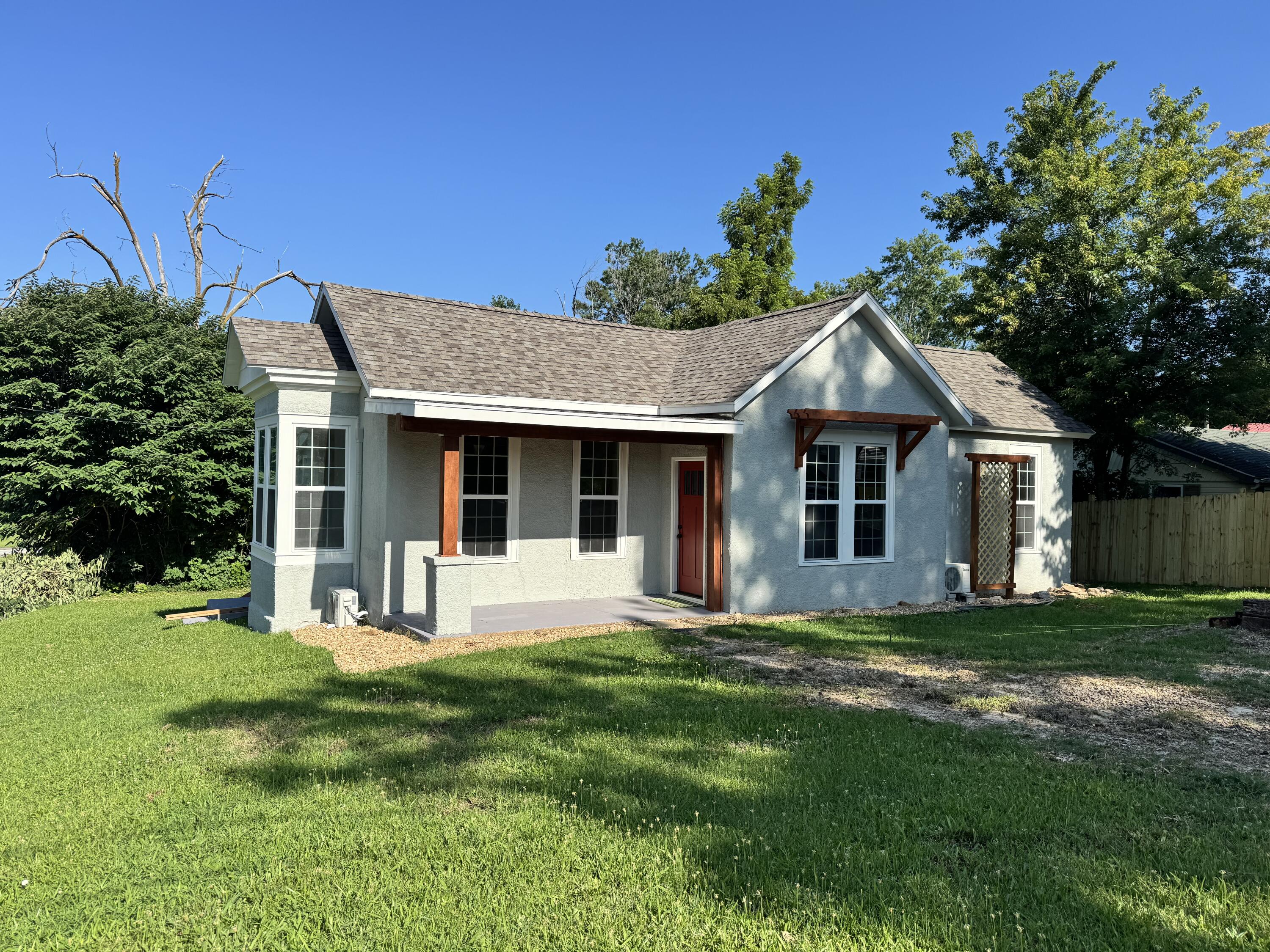 701 Oak Street Property Photo 4