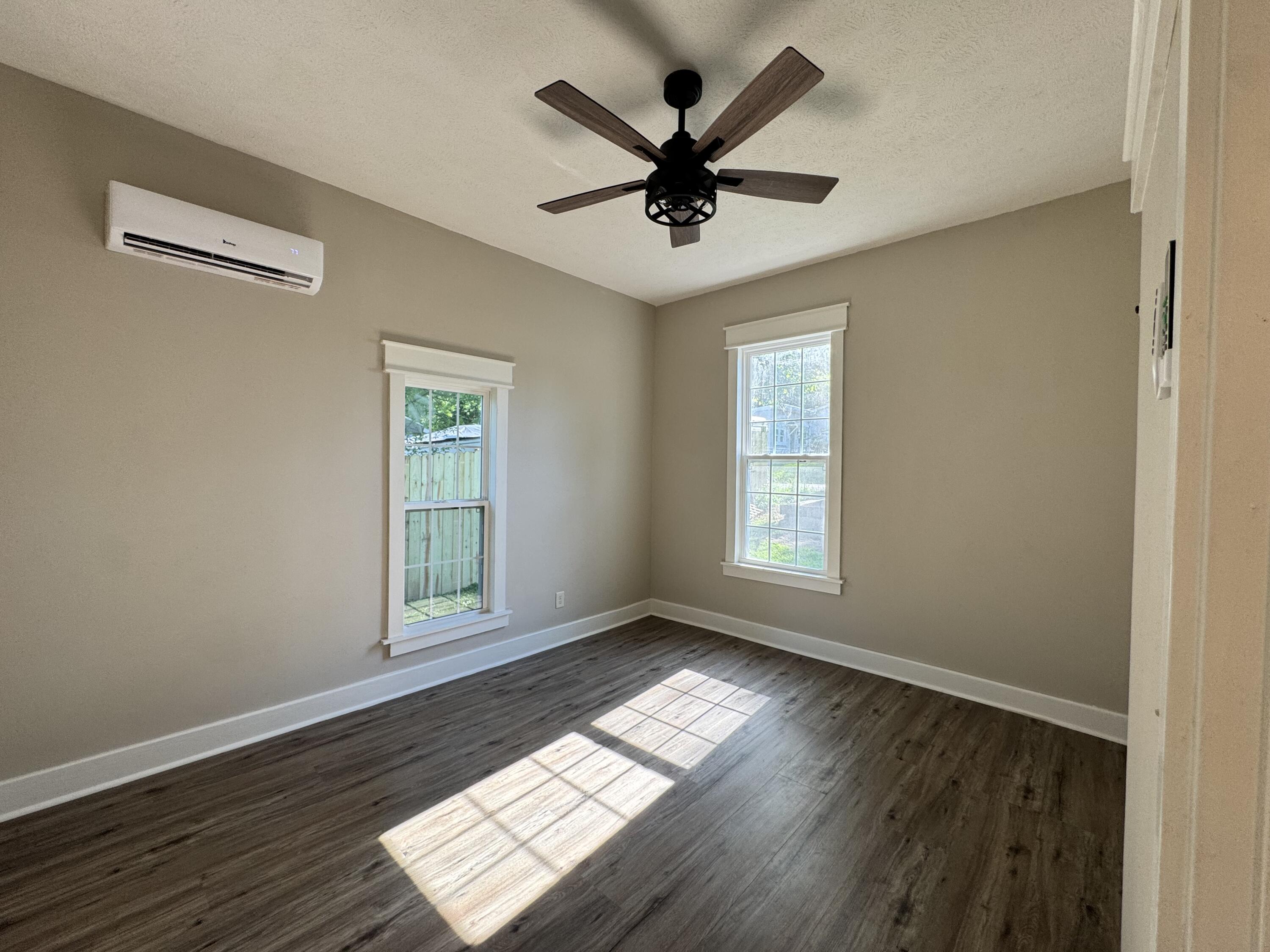 701 Oak Street Property Photo 25