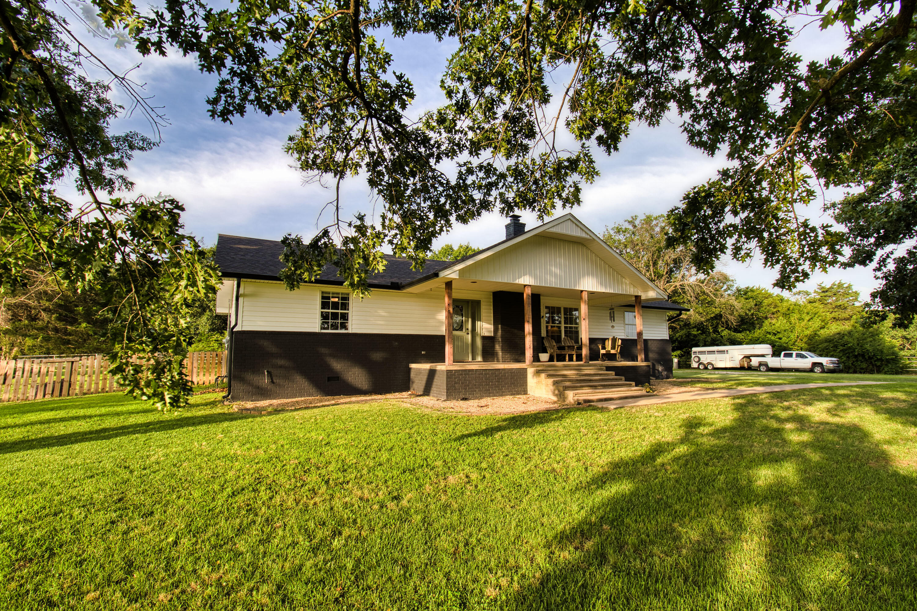 345 Fort Lane Property Photo 3