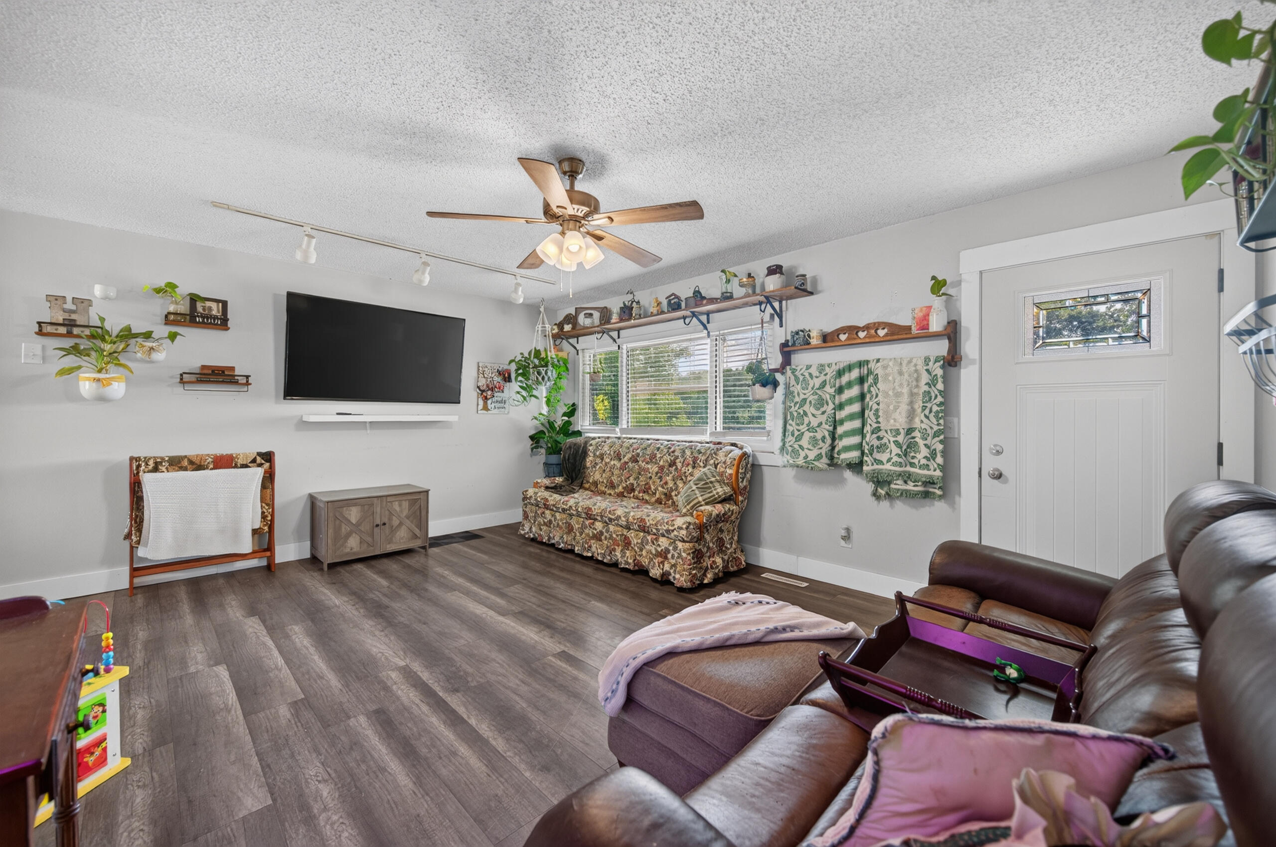 2376 Northview Road Property Photo 9