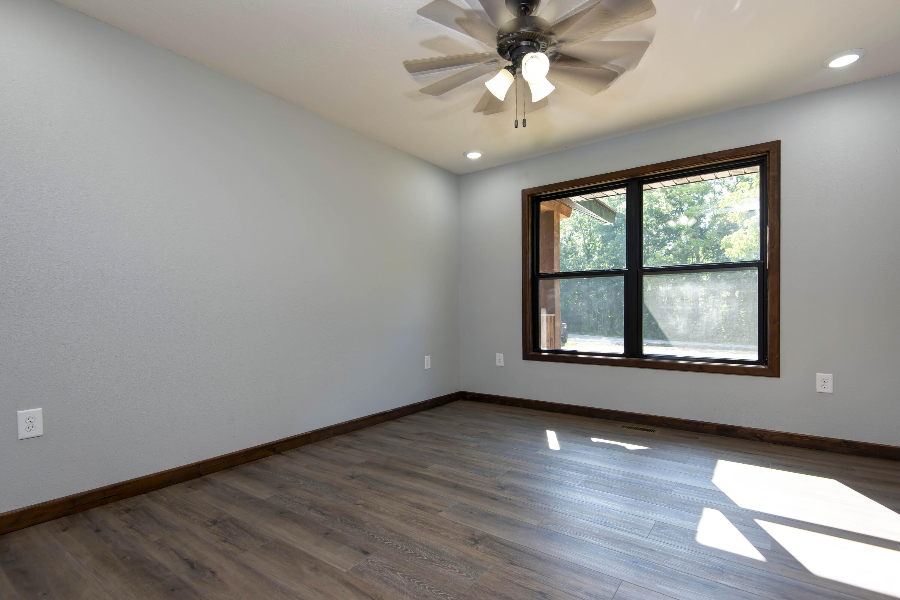 1923 Thomas Road Property Photo 21