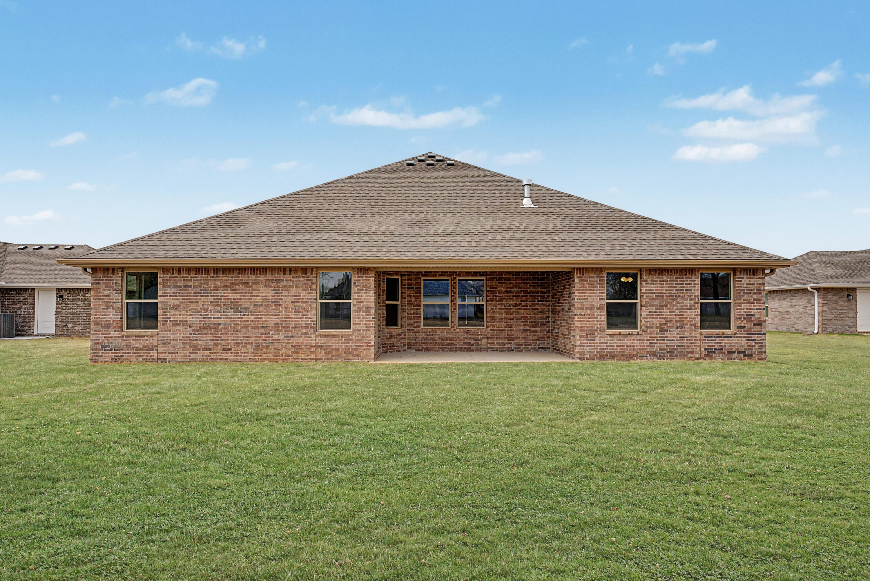 907 Silver Oaks Drive Property Photo 4