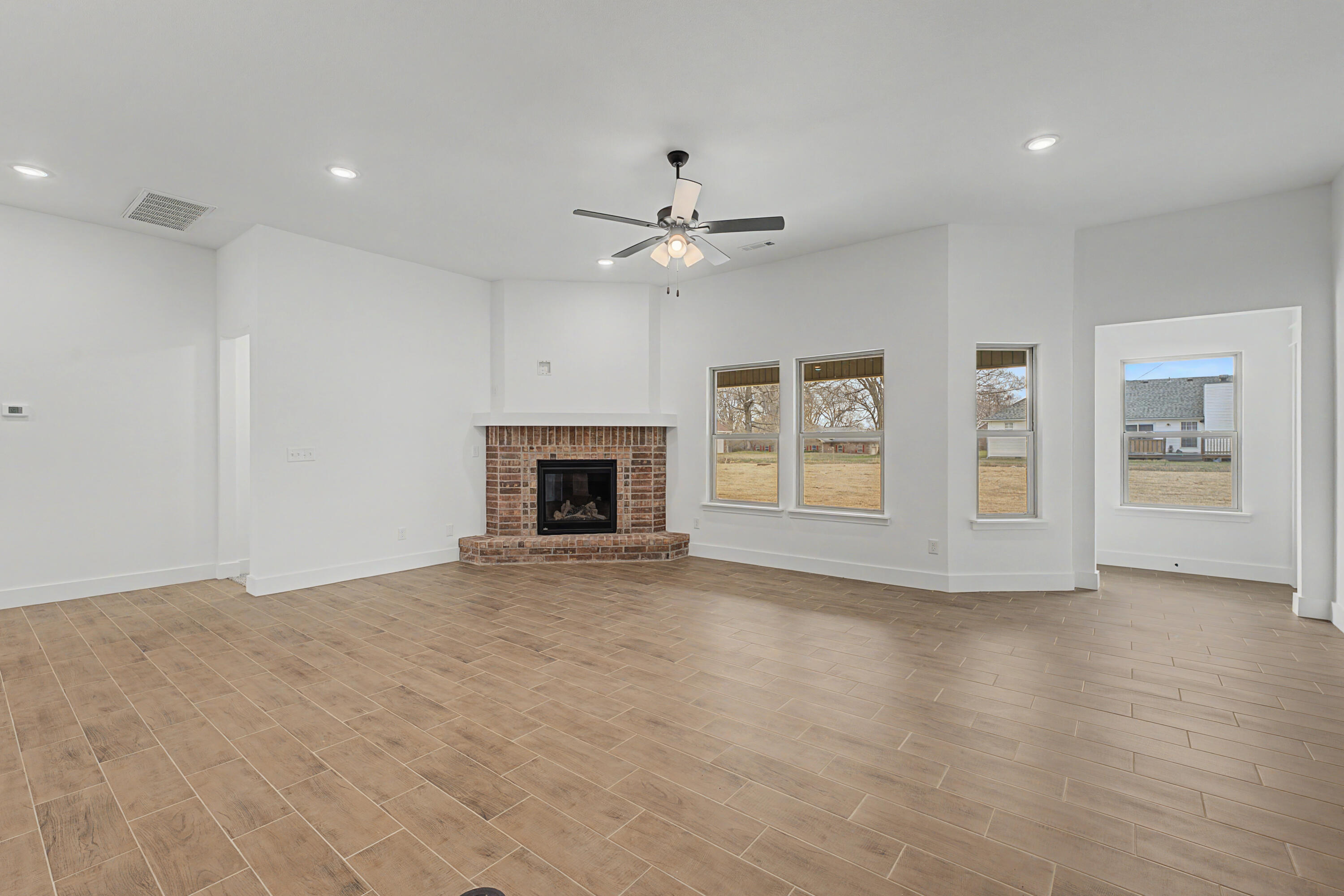 907 Silver Oaks Drive Property Photo 6