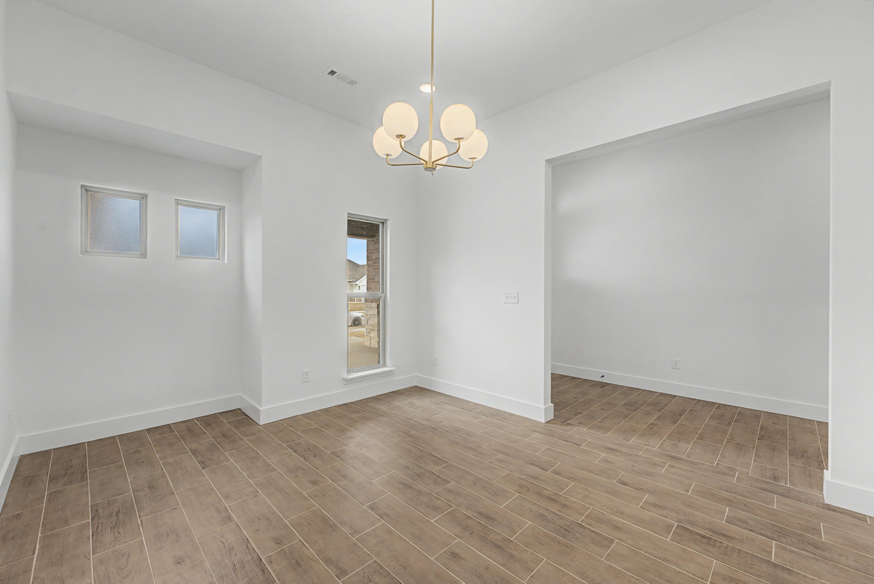 907 Silver Oaks Drive Property Photo 15