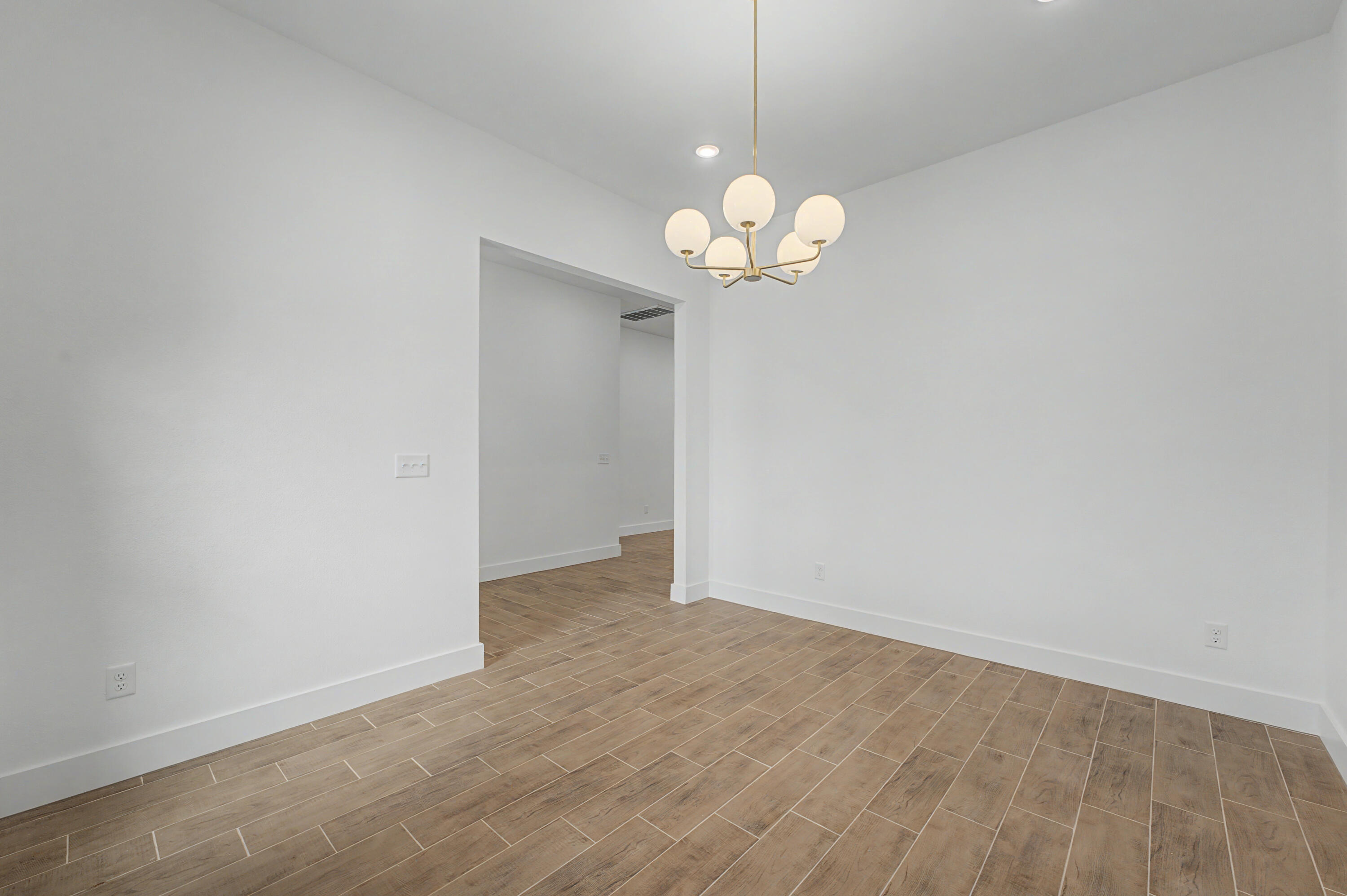 907 Silver Oaks Drive Property Photo 16