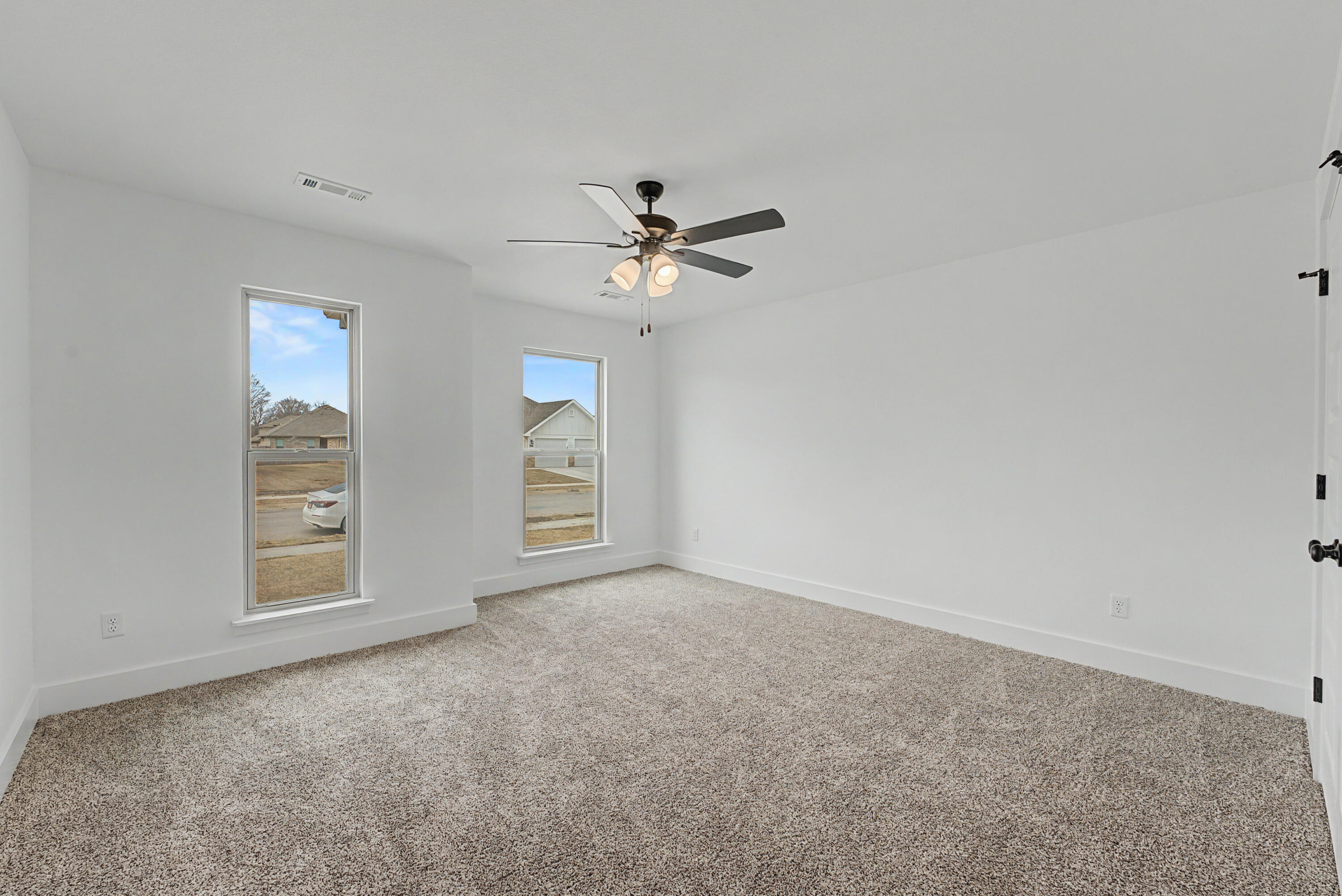907 Silver Oaks Drive Property Photo 27