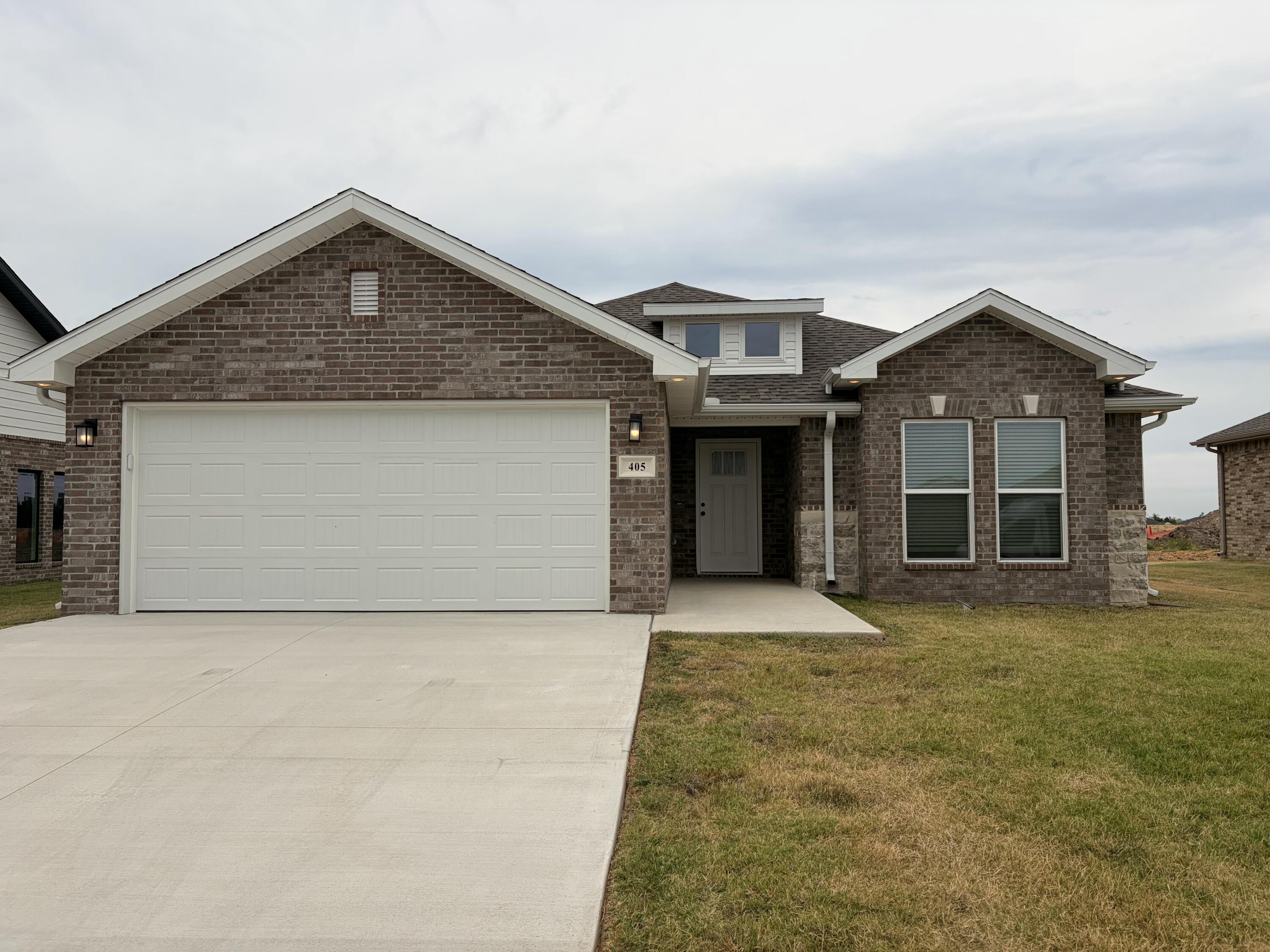 405 Molly Dean Drive Property Photo 1