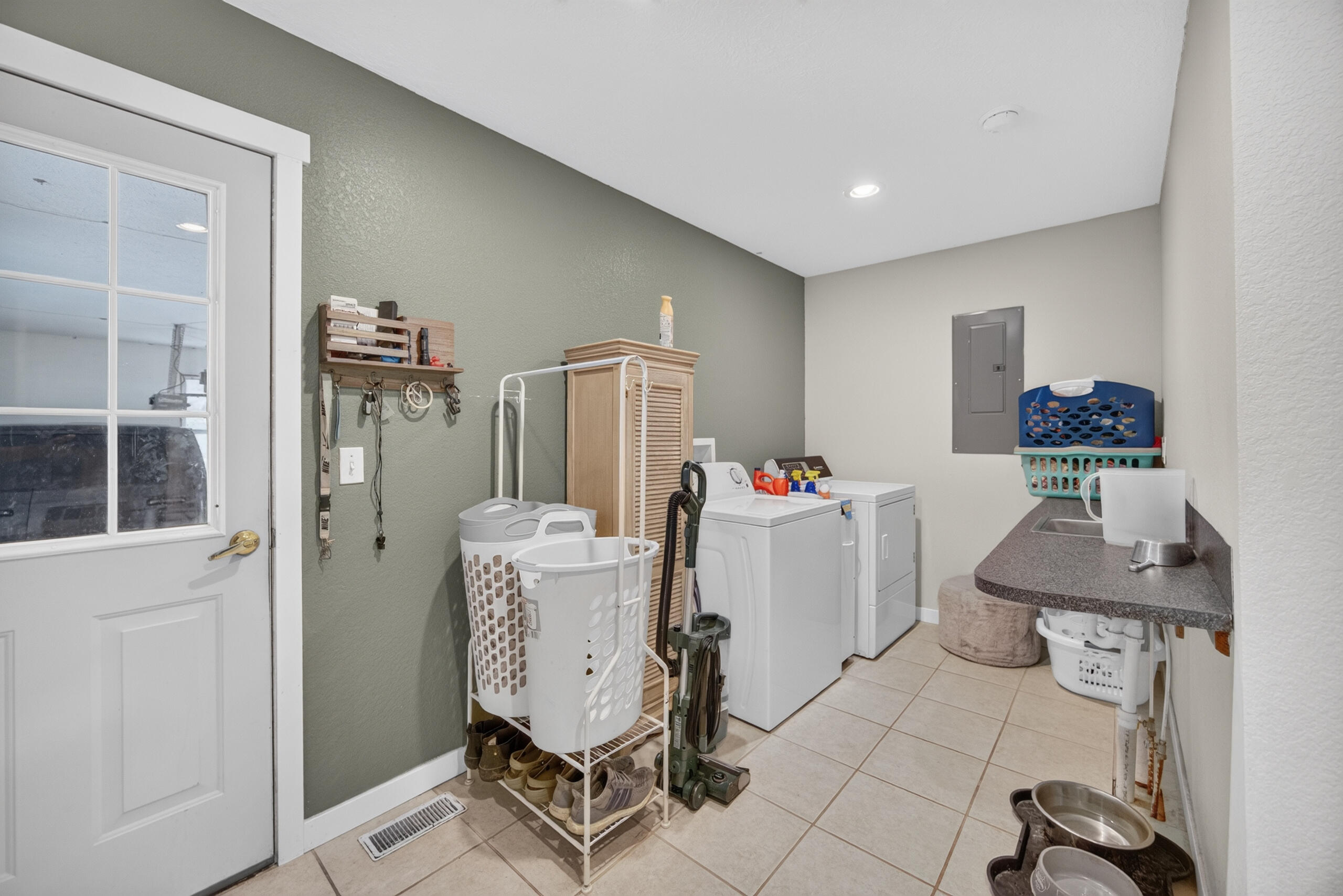 60328416 Property Photo 37