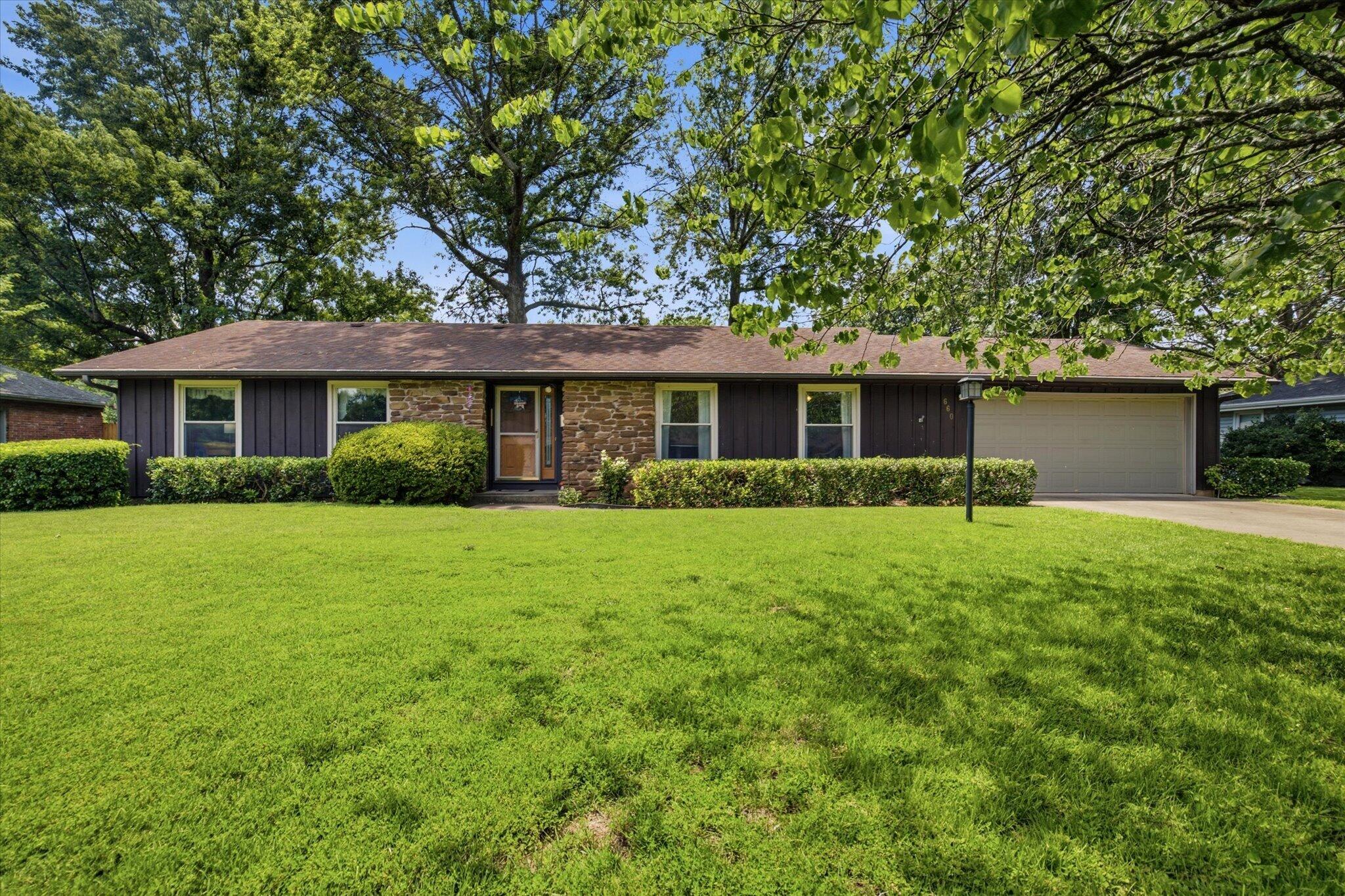 660 West Primrose Street Property Photo 2