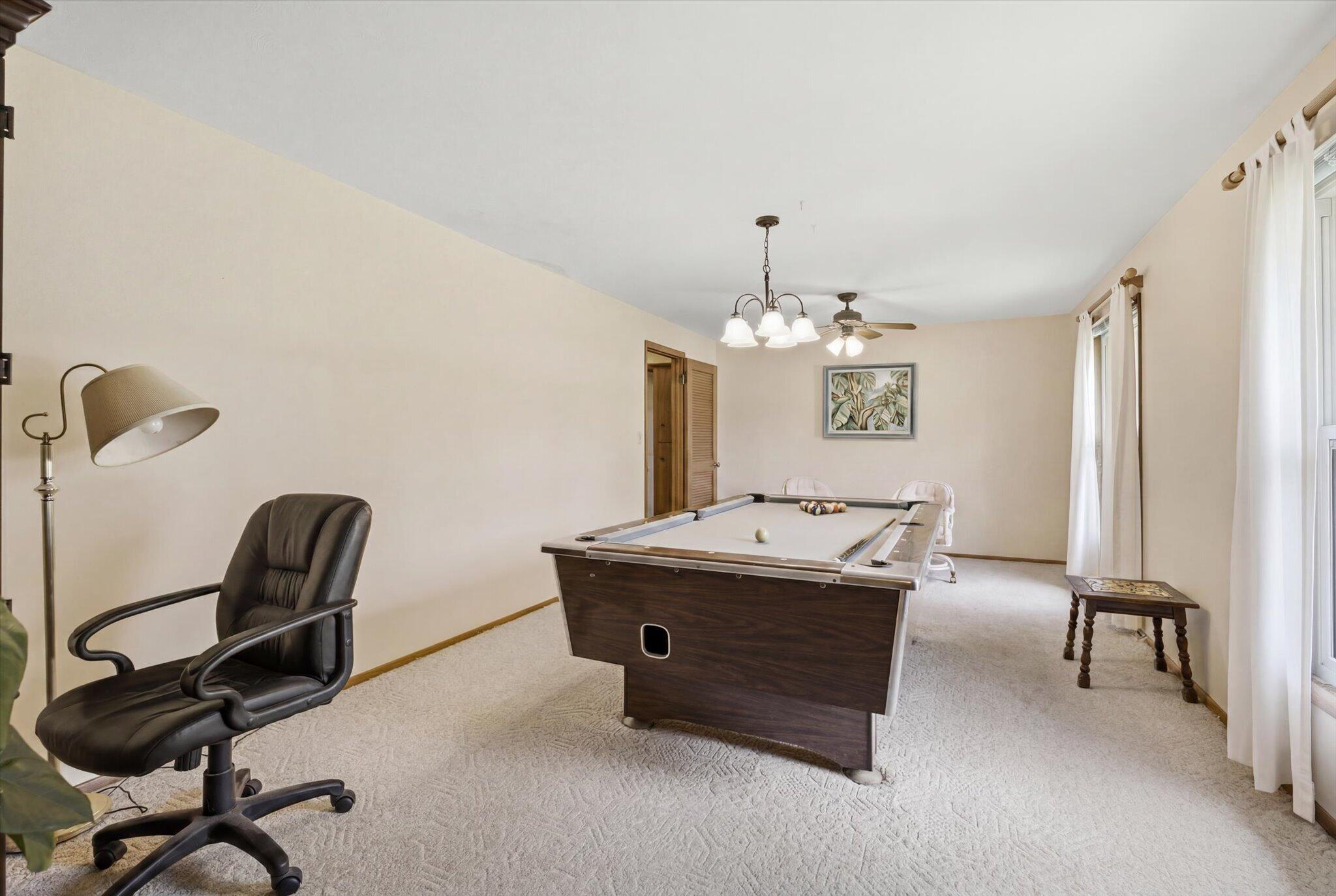 660 West Primrose Street Property Photo 4