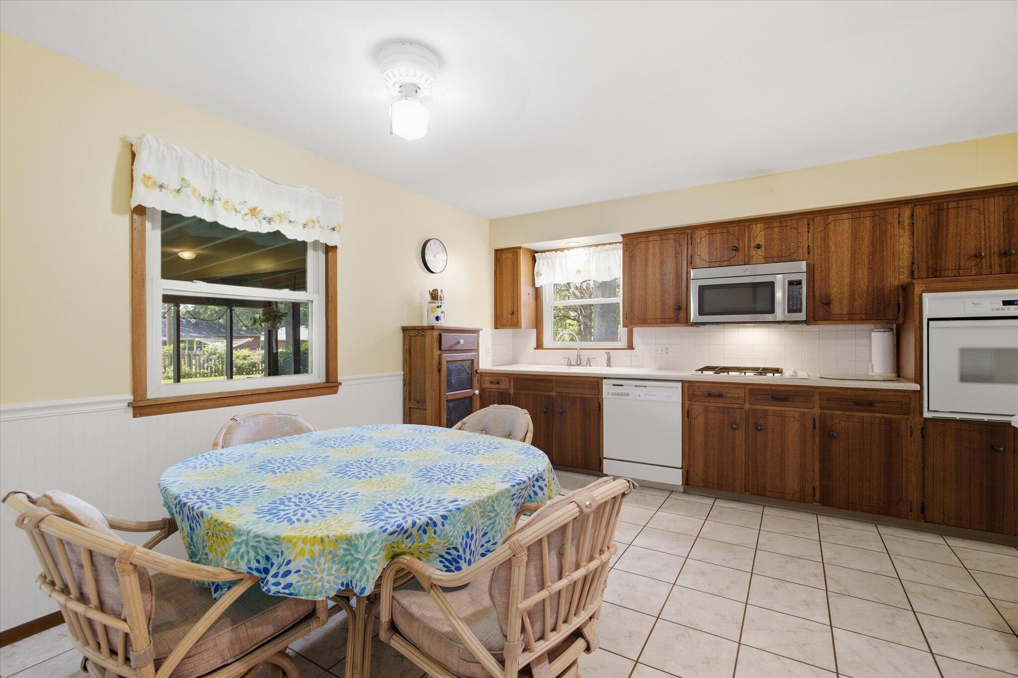 660 West Primrose Street Property Photo 12