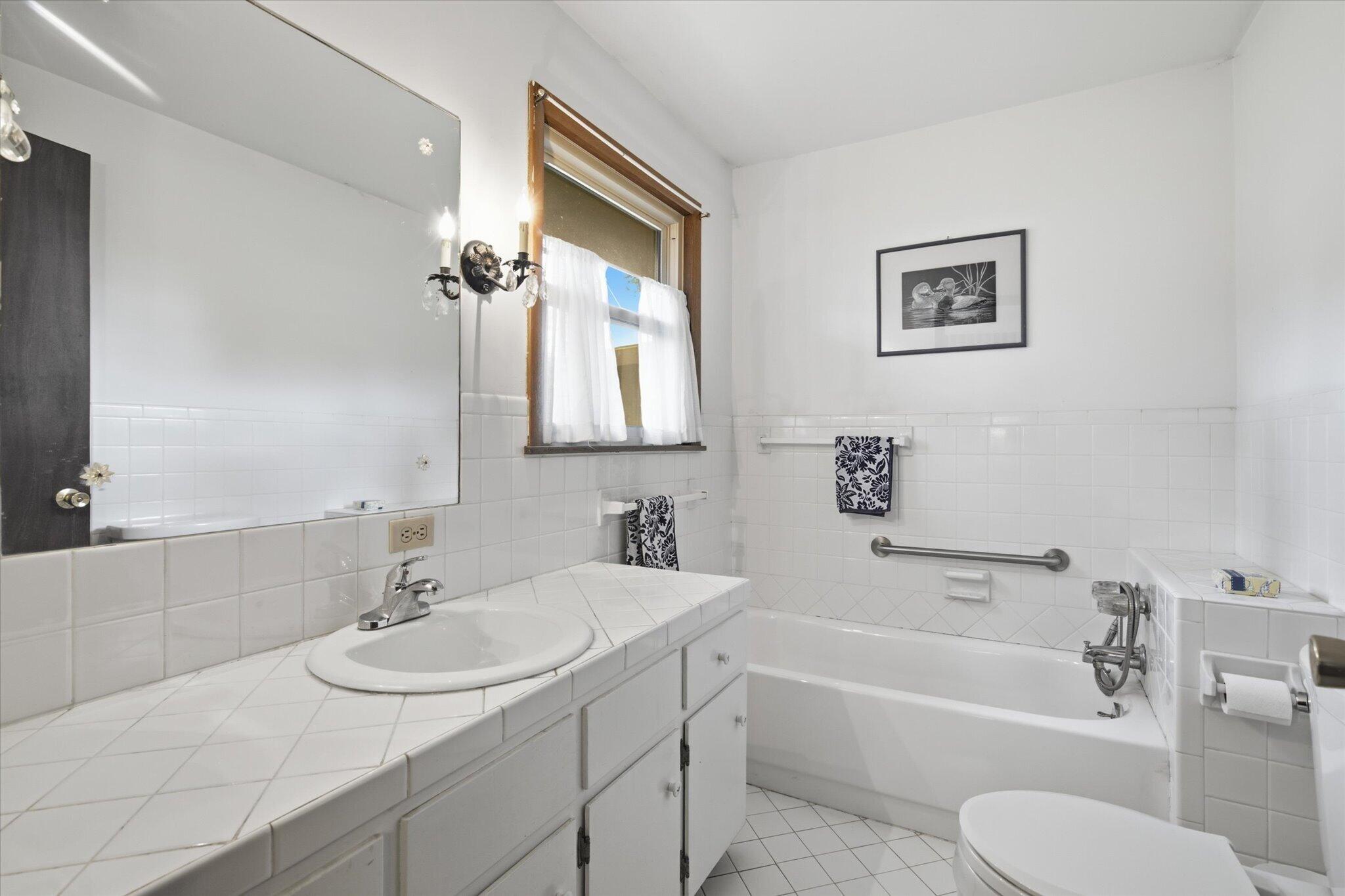 660 West Primrose Street Property Photo 18