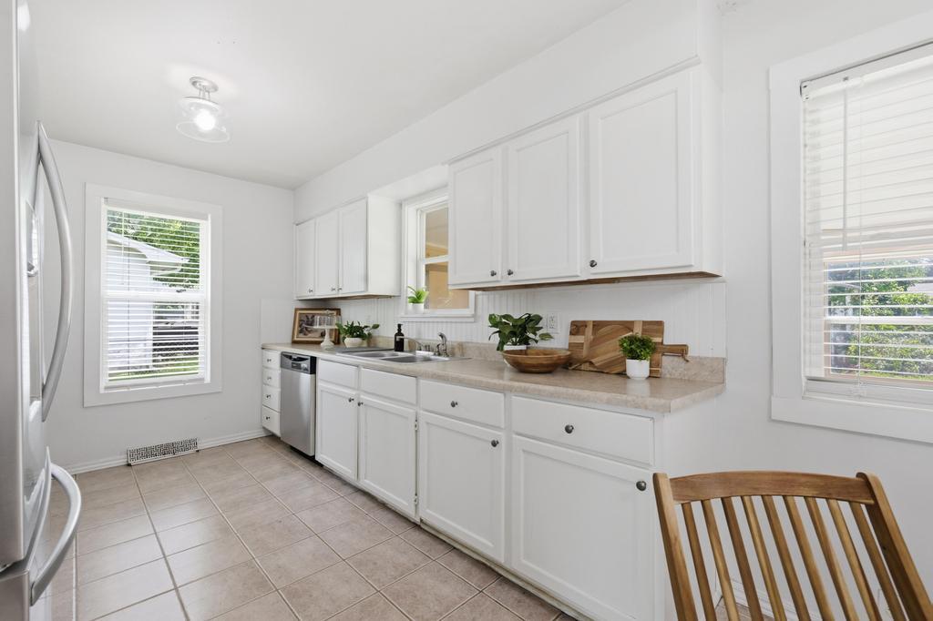 303 Verbryck Street Property Photo 10