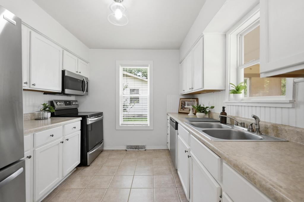 303 Verbryck Street Property Photo 11