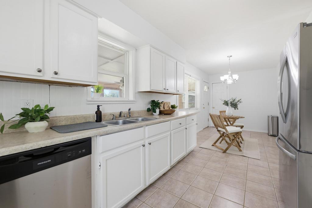 303 Verbryck Street Property Photo 12