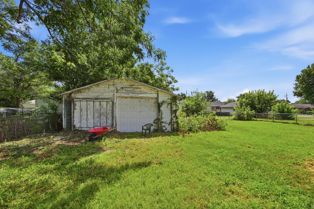 303 Verbryck Street Property Photo 20
