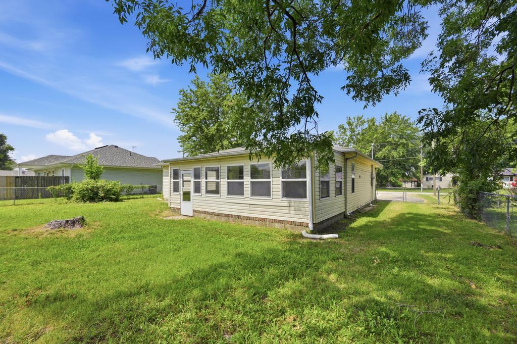 303 Verbryck Street Property Photo 22