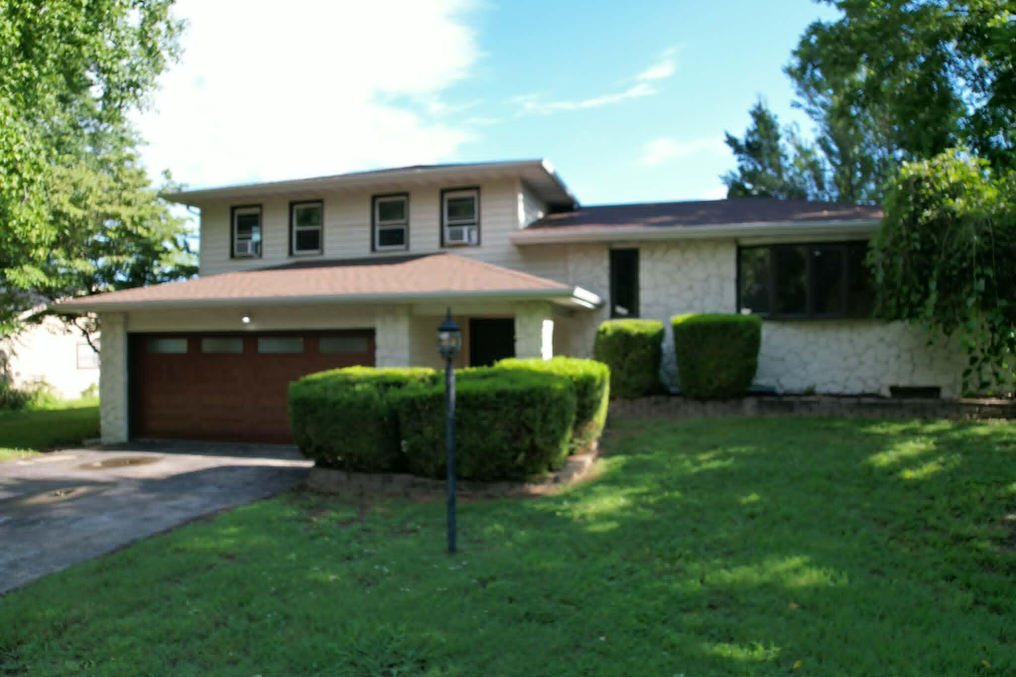 1017 West Meadowview Lane Property Photo 2
