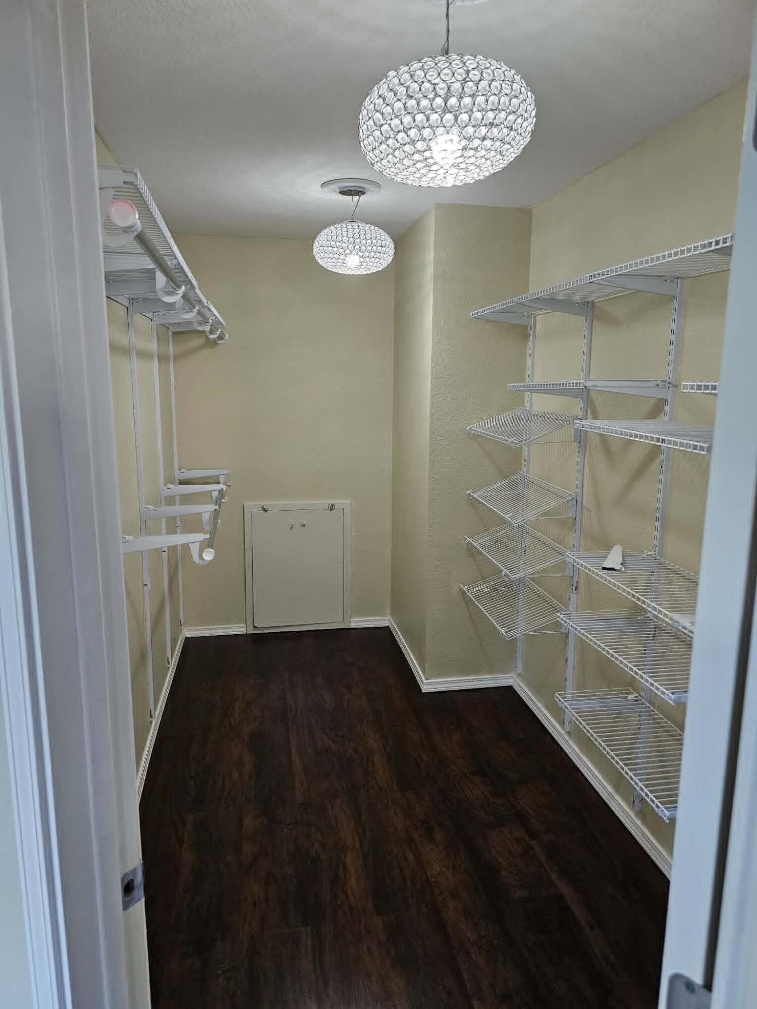 1017 West Meadowview Lane Property Photo 7