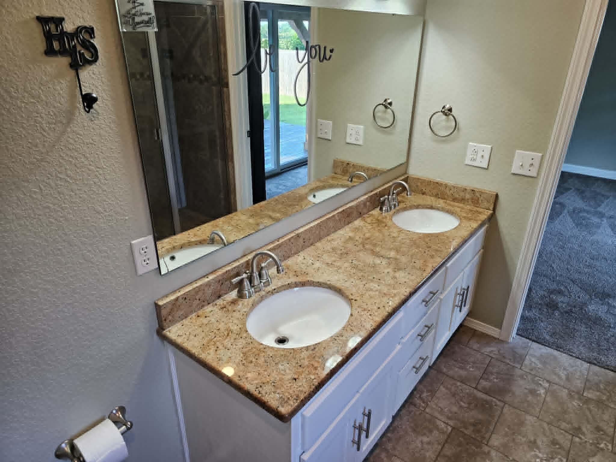 1017 West Meadowview Lane Property Photo 8
