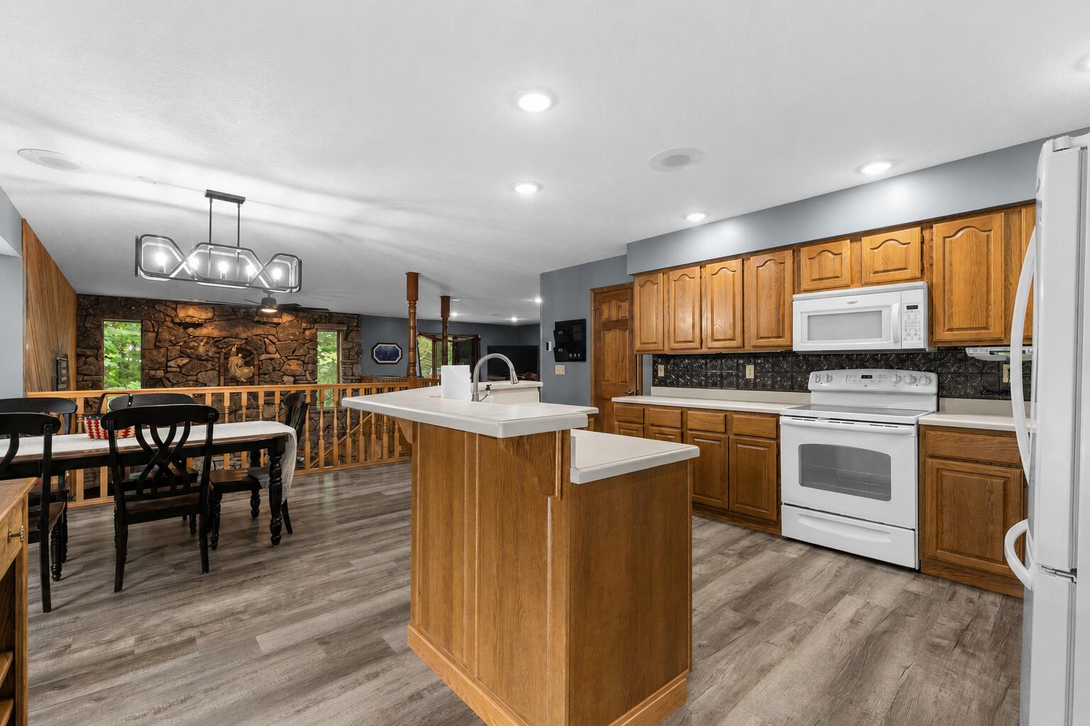 4036 State Highway 265 Property Photo 10