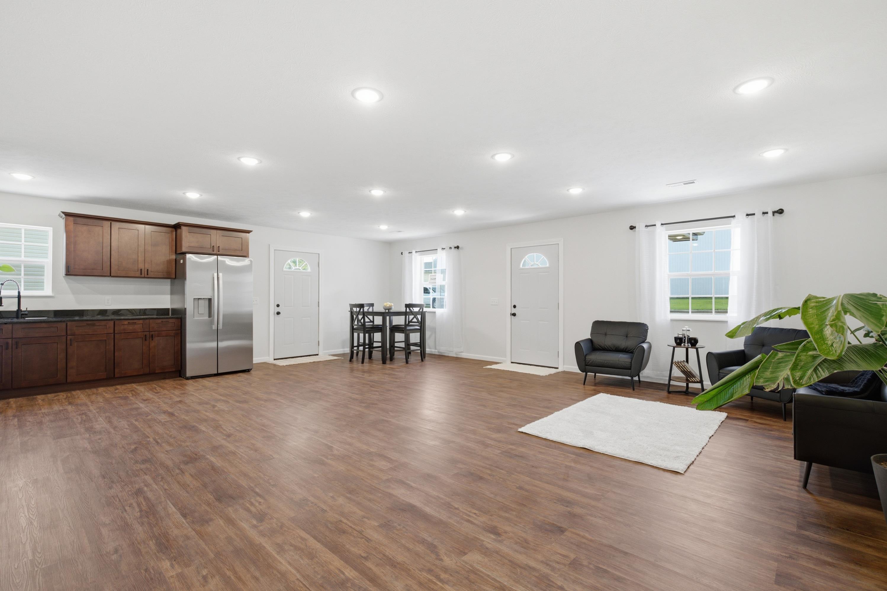 110 West Clinton Street Property Photo 6