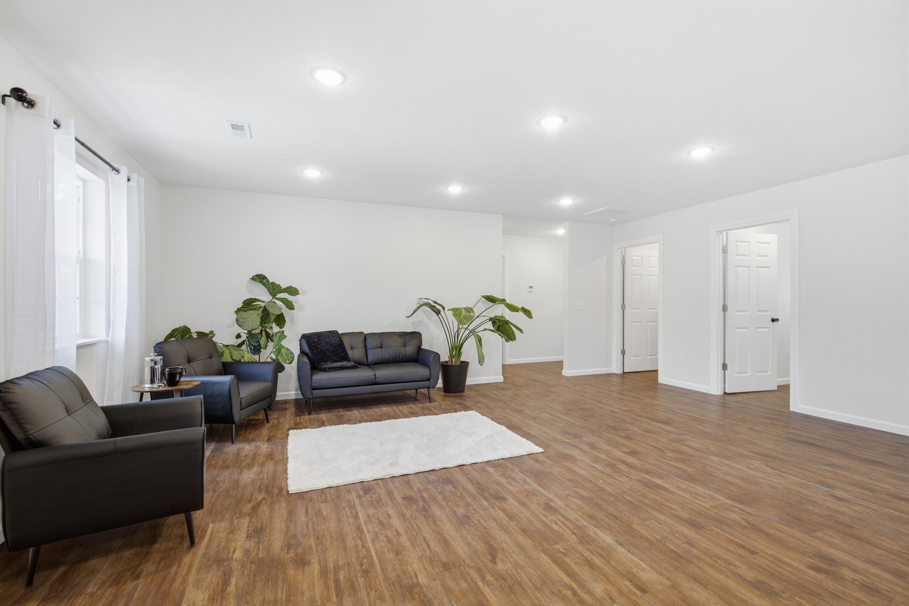 110 West Clinton Street Property Photo 7
