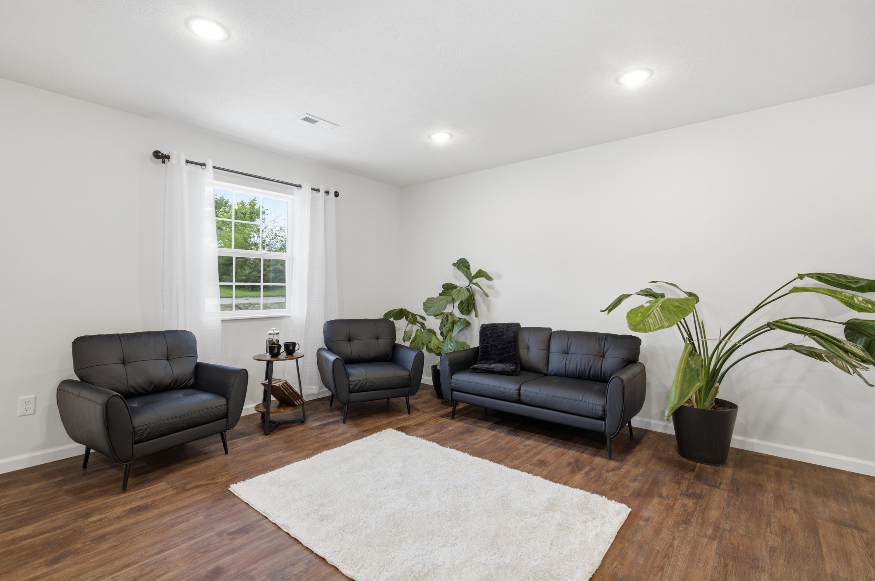 110 West Clinton Street Property Photo 8