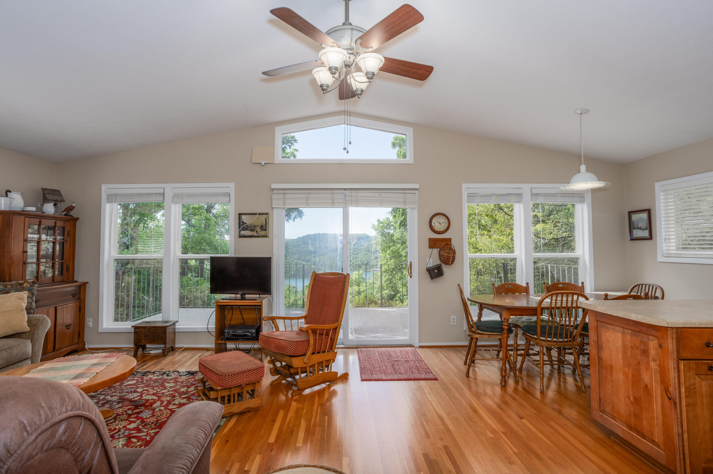 670 Shore Point Road Property Photo 10