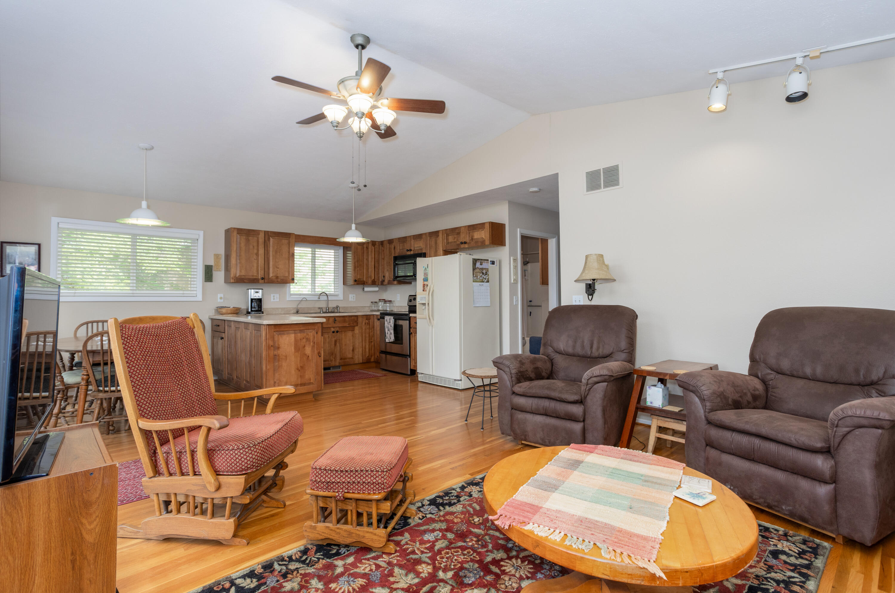 670 Shore Point Road Property Photo 15