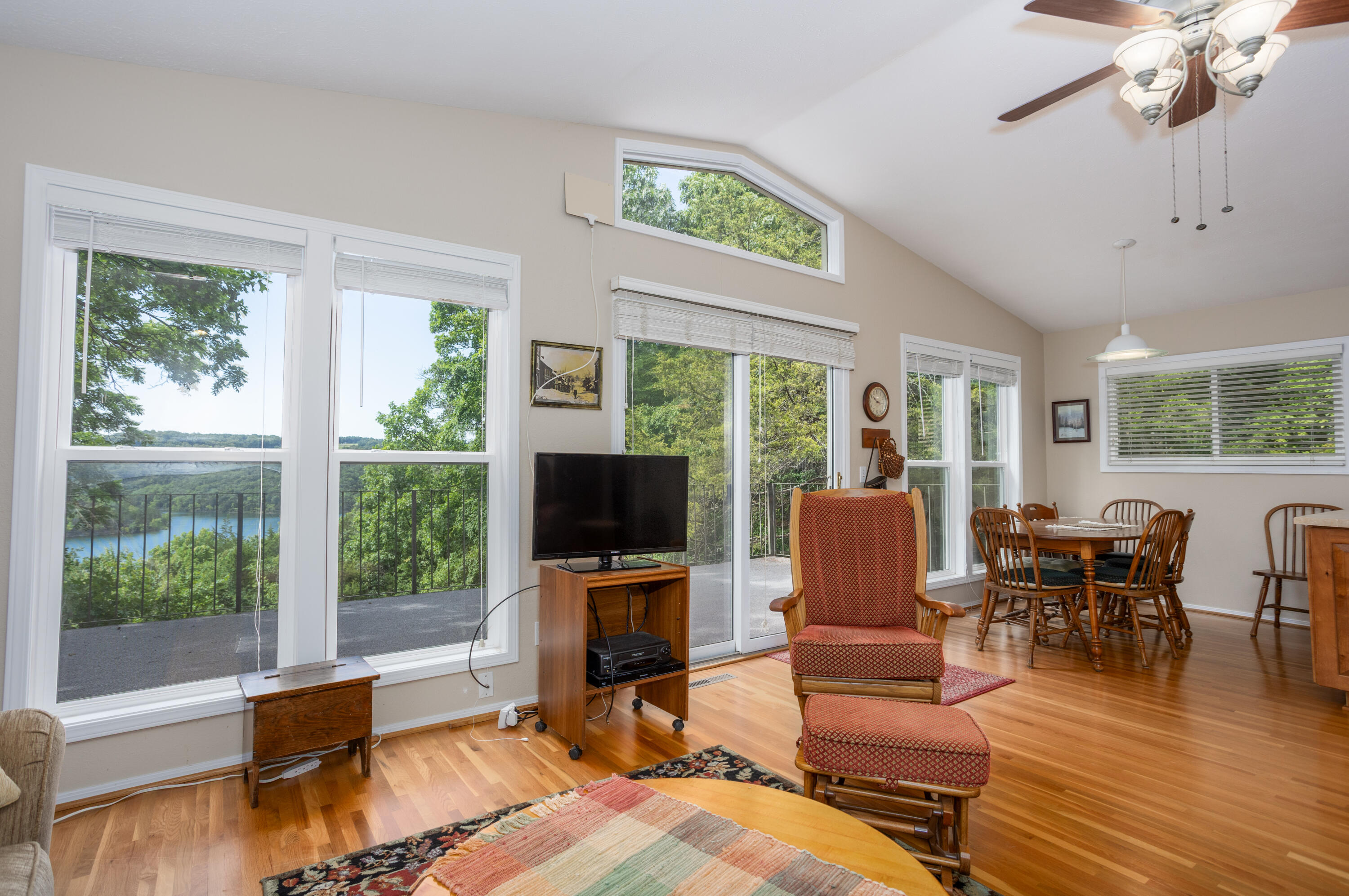 670 Shore Point Road Property Photo 16